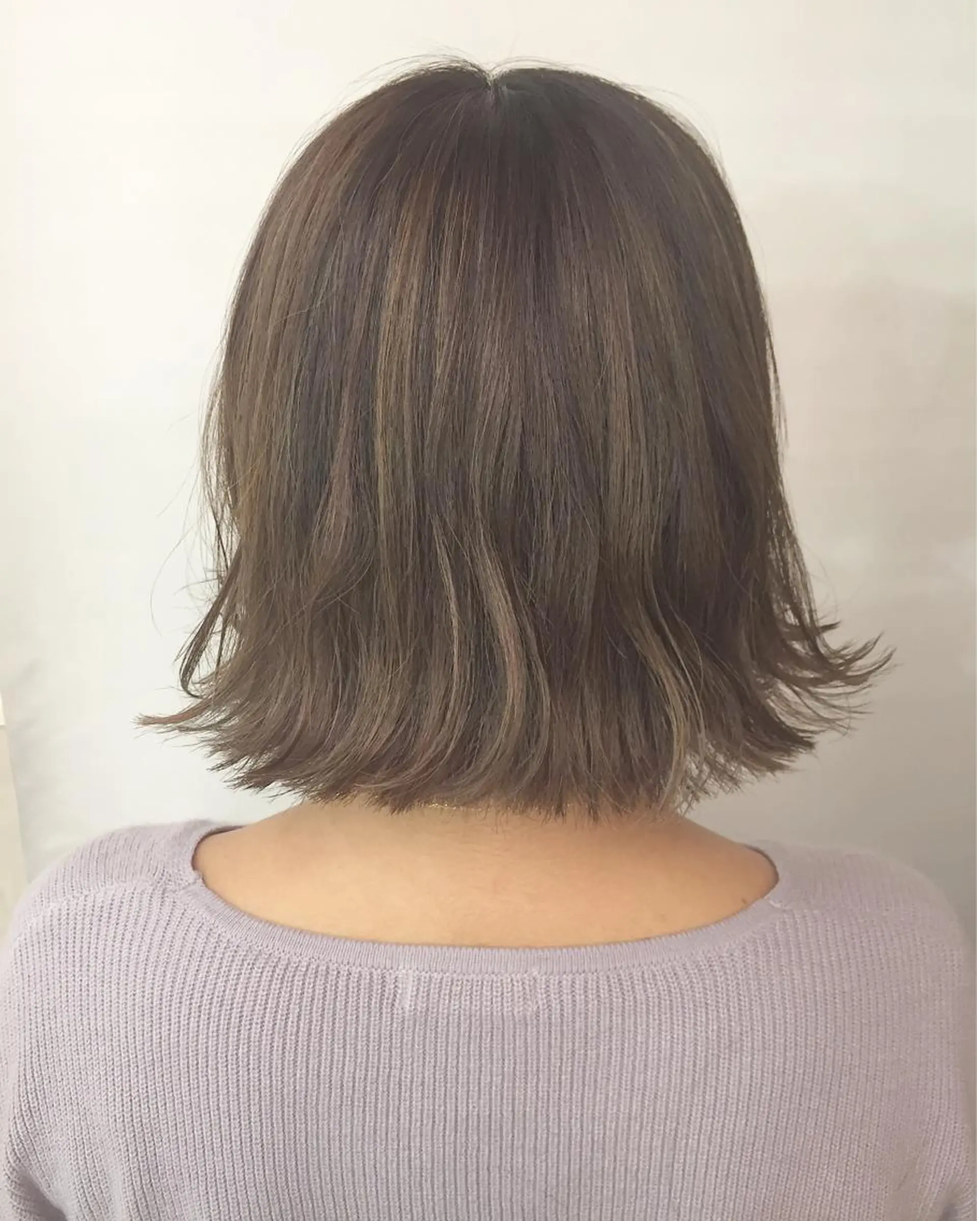 ショート カラー アッシュ ベージュカラー ブリーチ ハイライトカラー ハイライト カット ヘアカラー 齋藤 咲のヘアスタイル