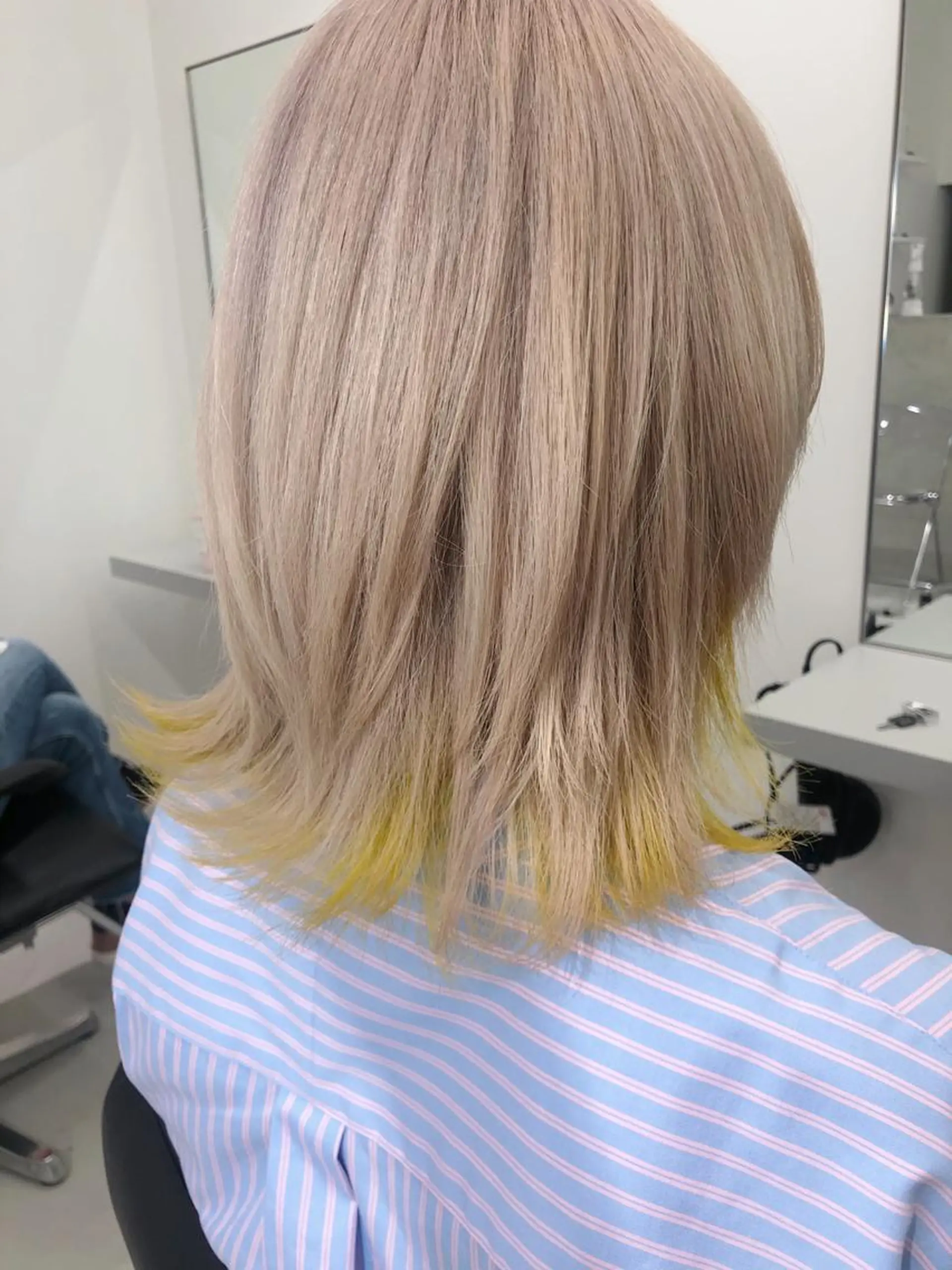 ショート カラー アディクシーカラー バレイヤージュ ベージュカラー ブリーチ ケアブリーチ ito. ブリーチ/髪質改善のヘアスタイル