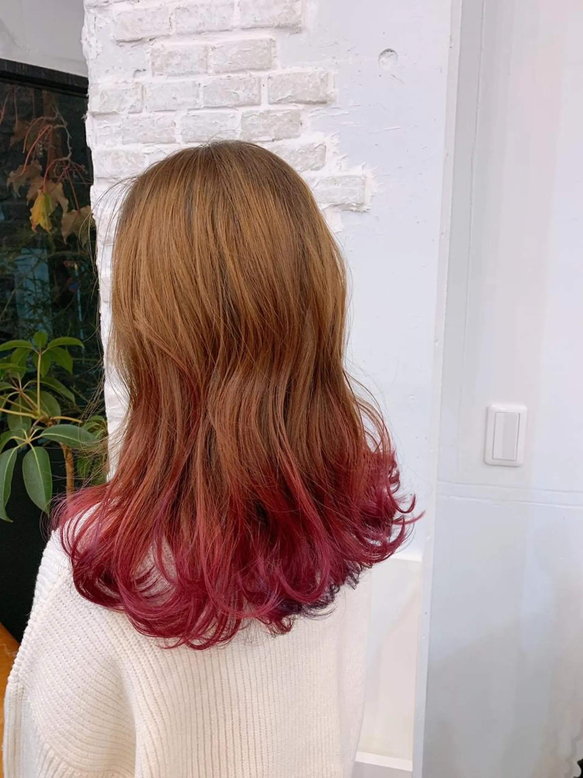 セミロング カラー グラデーションカラー ピンクカラー ヘアカラー Dahlia所属・Dahlia 鈴木のヘアスタイル
