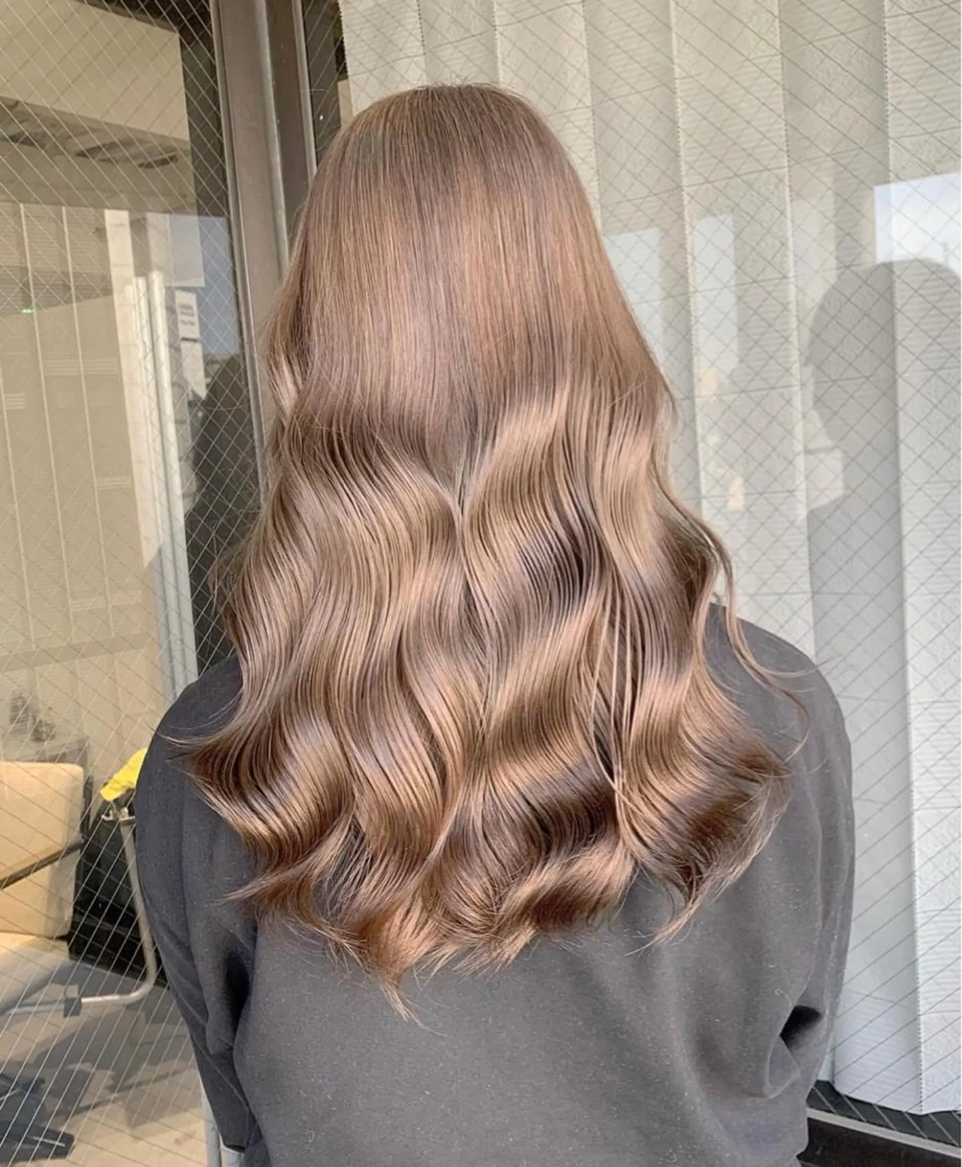 ロング カラー ショートボブ バレイヤージュ ブリーチ ケアブリーチ 透明感カラー カット ヘアカラー トリートメント ヘアセット Eirデザイナーズ サロン心斎橋柳野のヘアスタイル