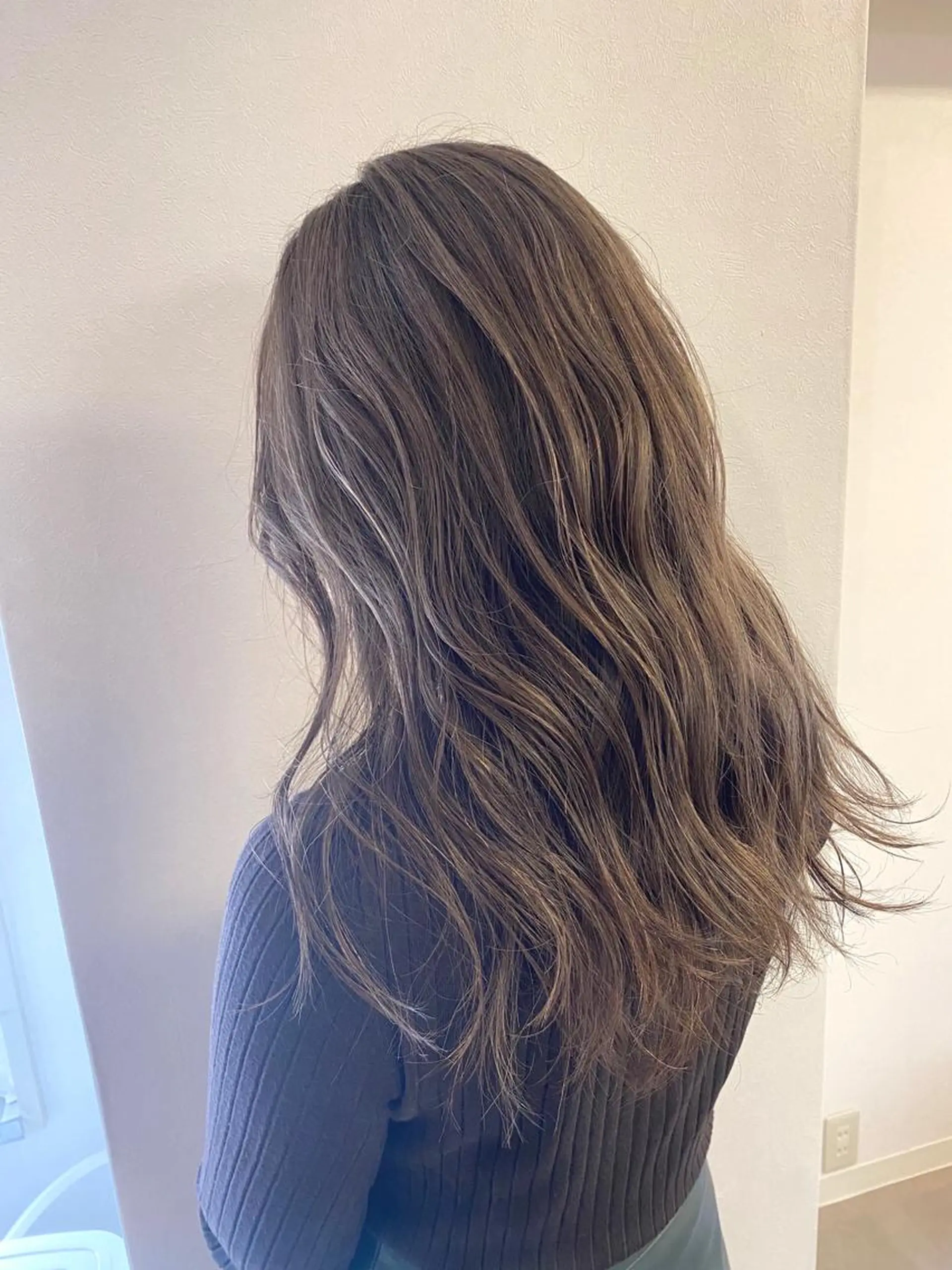 セミロング ハルカ/透け感カラー /顔周りレイヤーのヘアスタイル