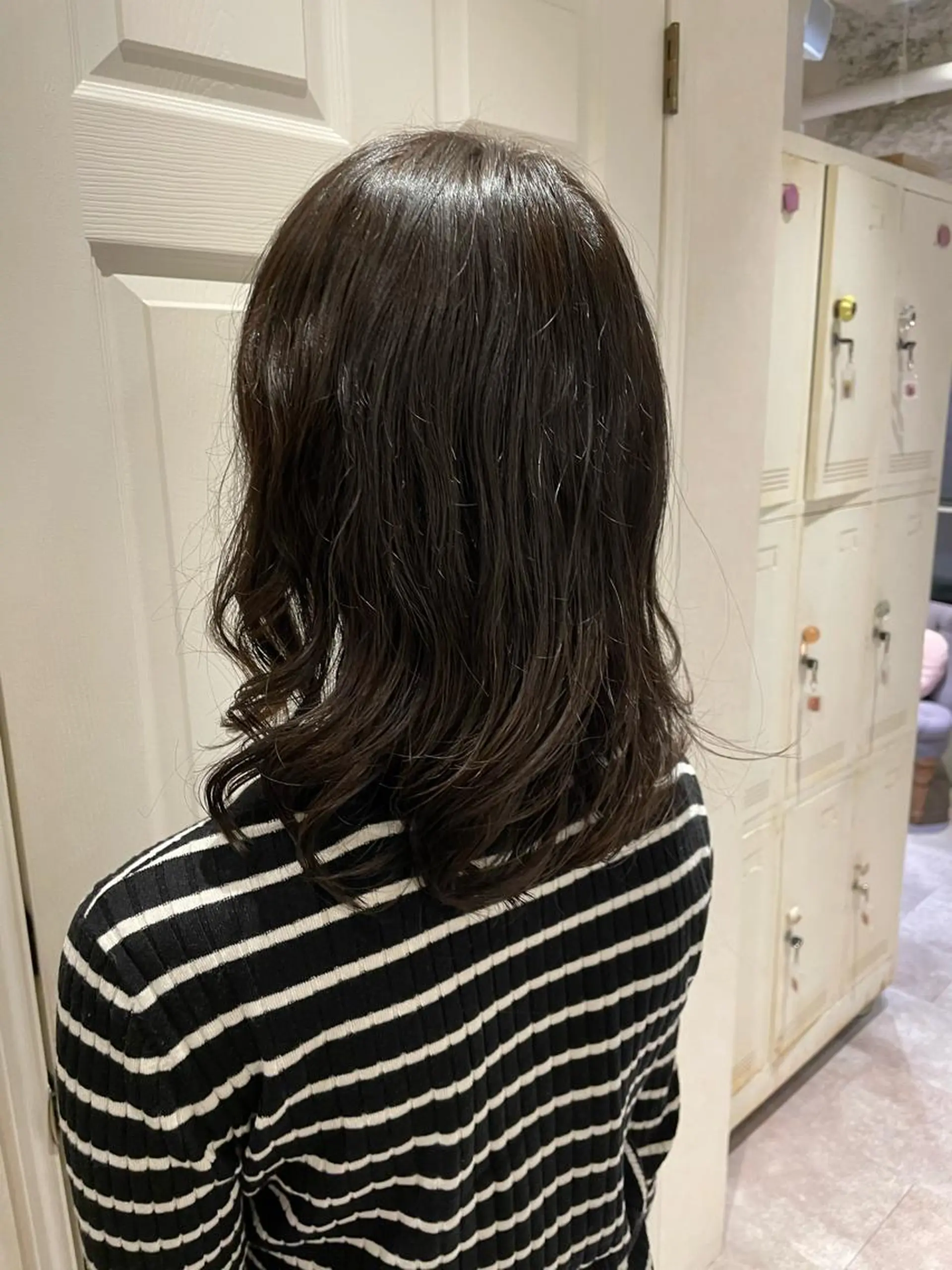 セミロング カラー ヘアアレンジ セミロングパーマ アッシュ 透明感カラー トリートメント 柳井 準平のヘアスタイル