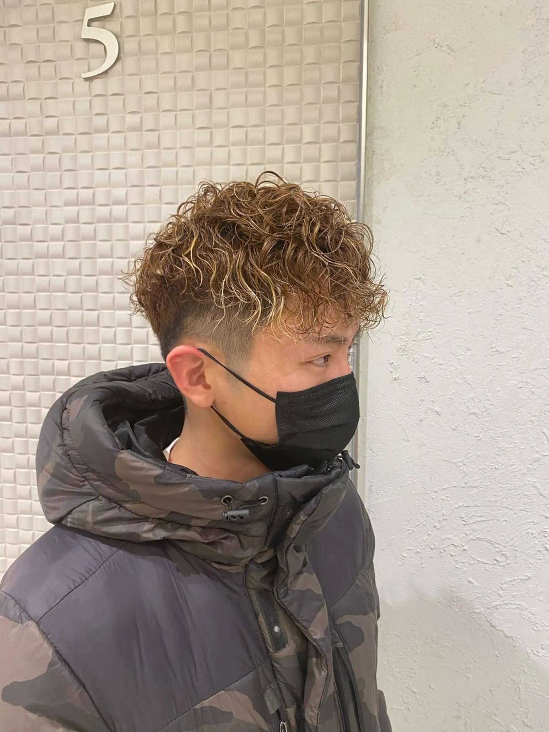ショート カラー パーマ ヘアアレンジ メンズ キッズ メンズブリーチ センターパート フェードカット マッシュウルフ マッシュ 新宿スペインカール ヨモギダのヘアスタイル