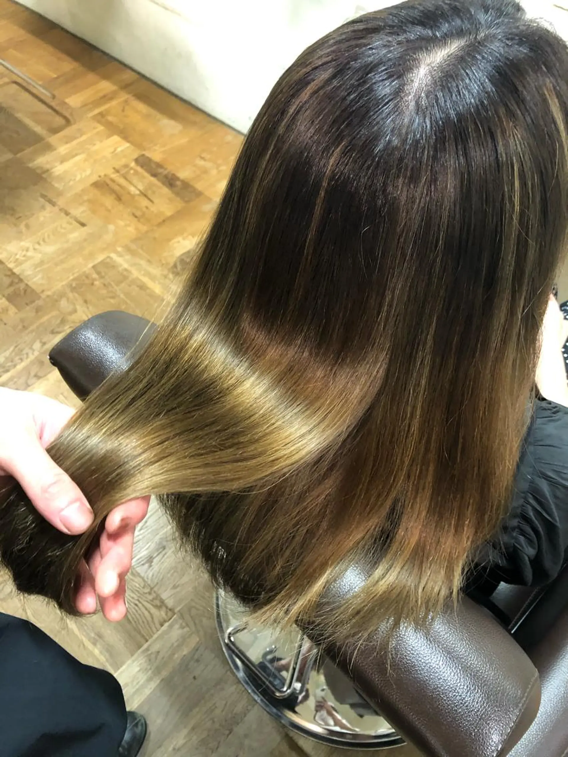 カット ヘアカラー ヤナギウチ エリカのヘアスタイル