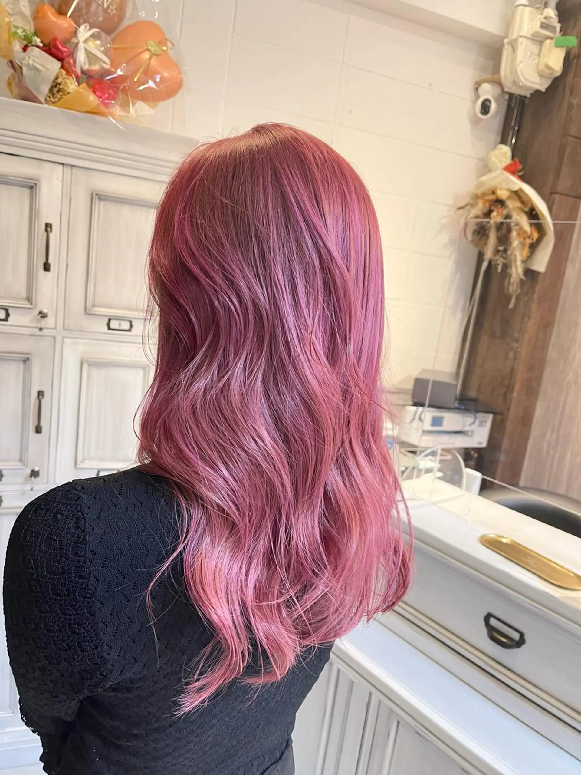 ロング カラー アディクシーカラー ブリーチ ケアブリーチ イルミナカラー ピンクカラー i  plus＋所属・髪質改善で 憧れの潤艶美髪にのヘアスタイル