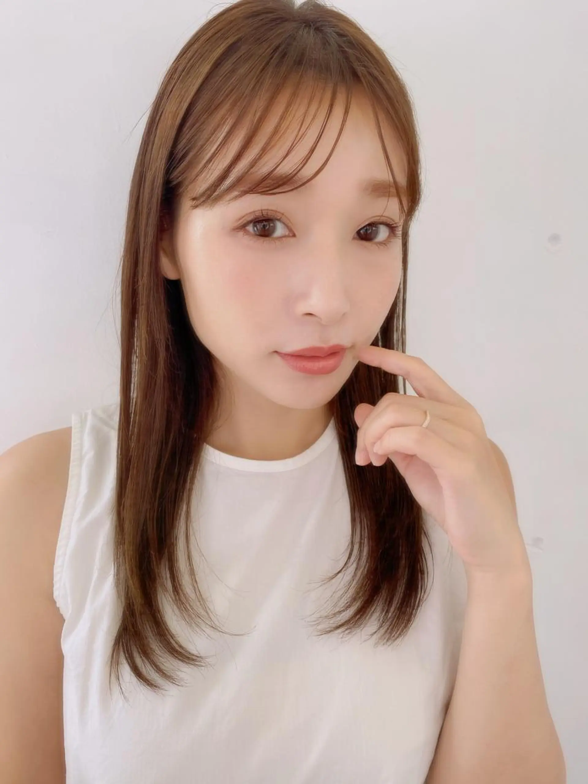 ロング カラー ベージュカラー ココアベージュ ロング トリートメント chama レイヤーカットのヘアスタイル
