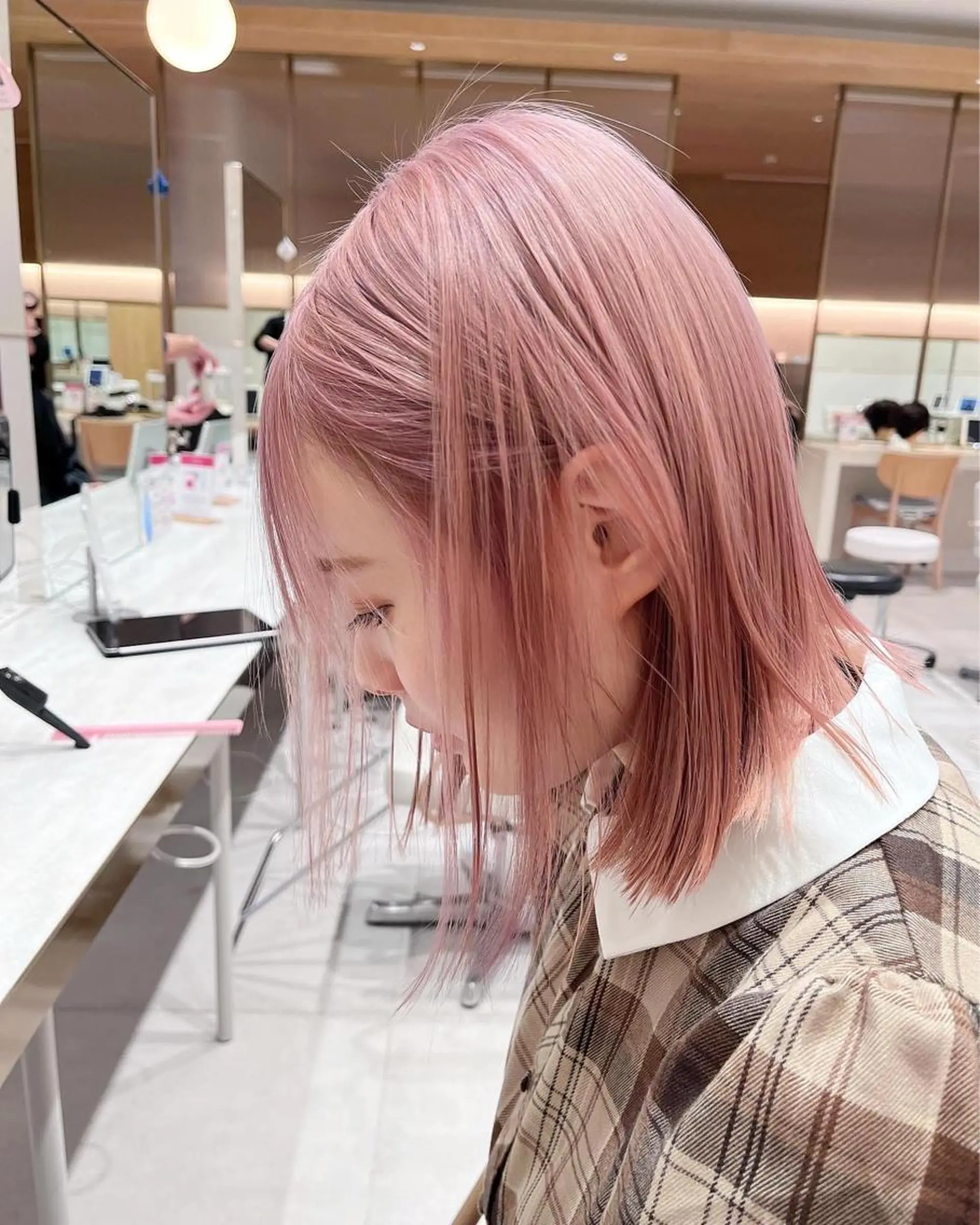 ショート カラー ブリーチ ピンクカラー ヘアカラー トリートメント ヘアセット レイヤー専門家 ダブルカラー修のヘアスタイル