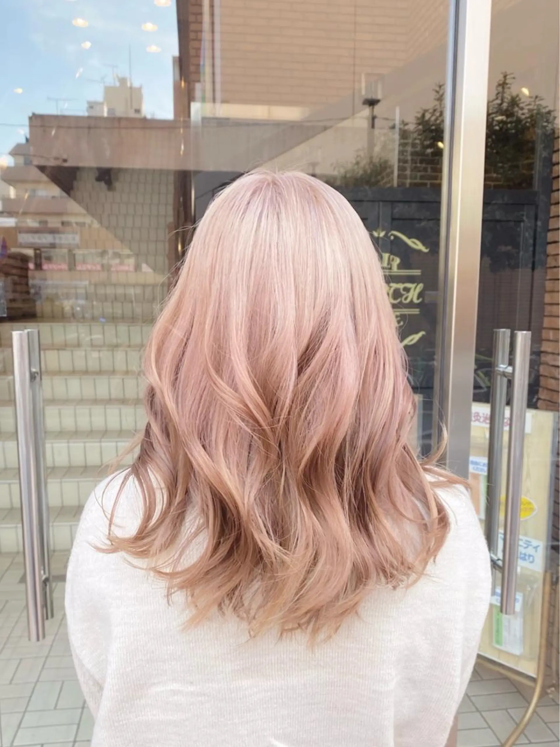 セミロング motel所属・モデルや芸能人も通う ✨マンツーマンサロンのヘアスタイル
