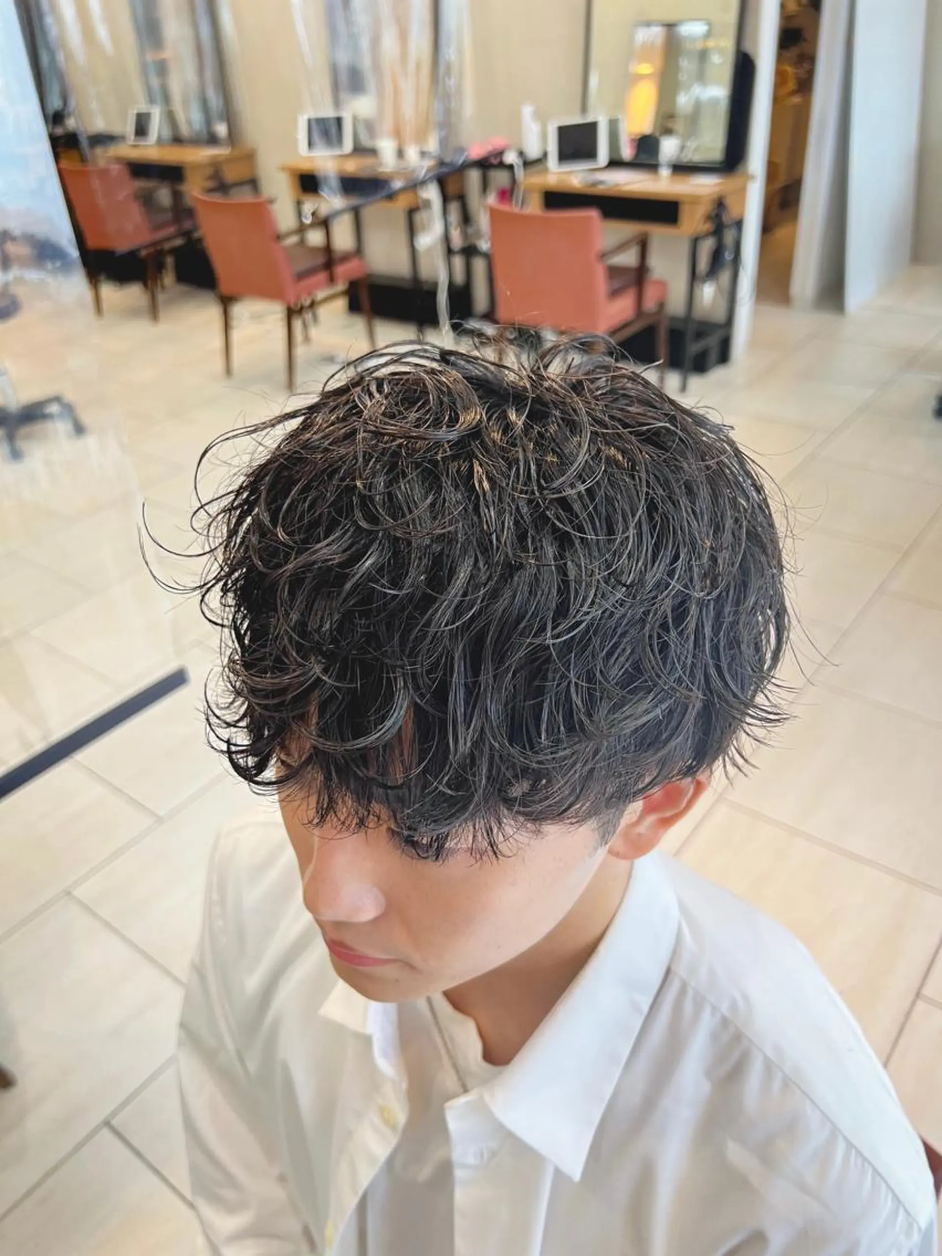 ショート パーマ メンズ メンズパーマ 波巻きパーマ メンズカット曲がる 縮毛矯正佐々木タクマのヘアスタイル