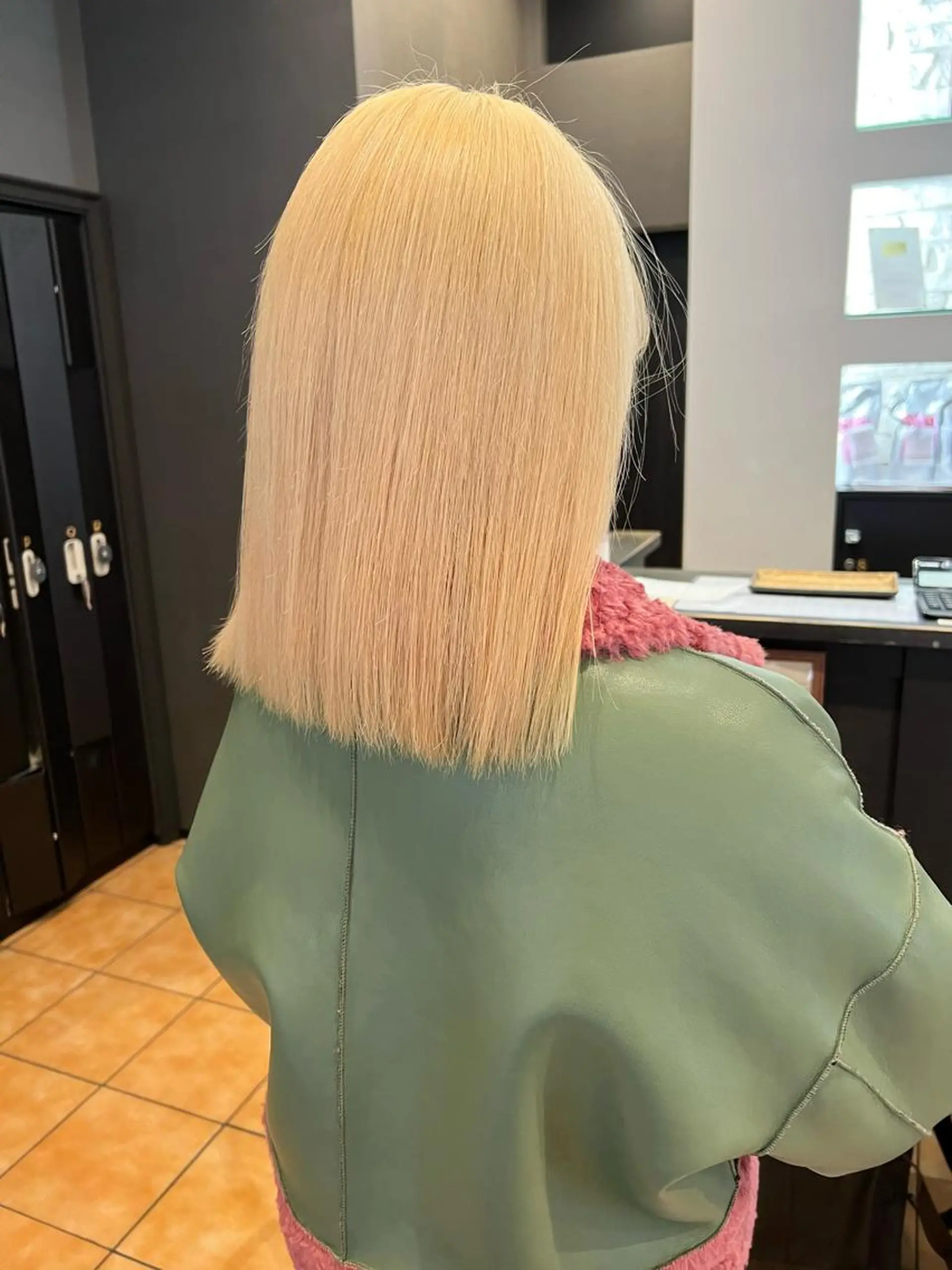 セミロング カラー 抜きっぱなしブロンド ブロンド SOYONなんば店 ／韓国風のヘアスタイル