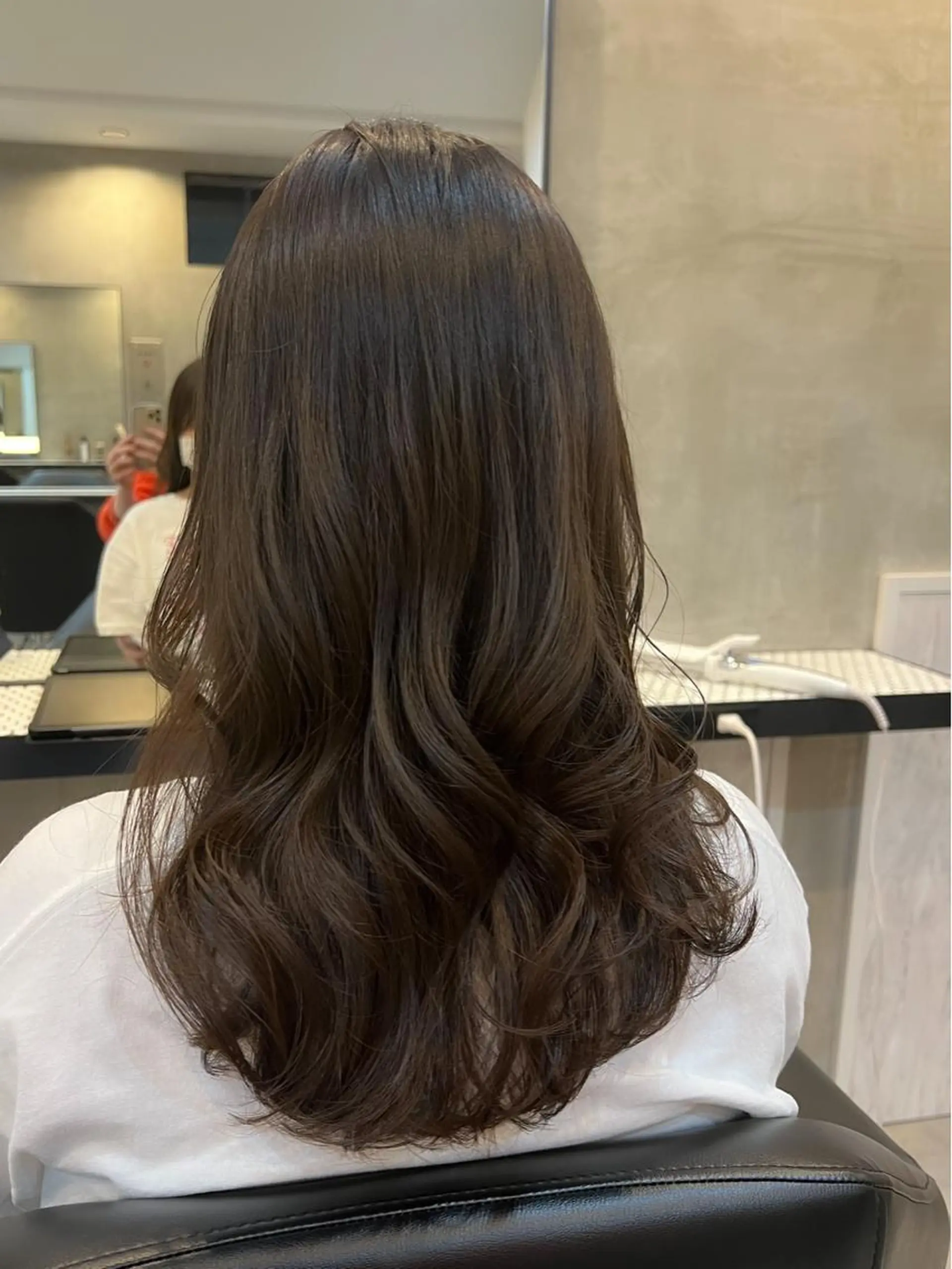 ロング カラー アッシュ アッシュグレー アッシュグレージュ 透明感カラー グレージュ ヘアカラー トリートメント 工藤 梨花のヘアスタイル