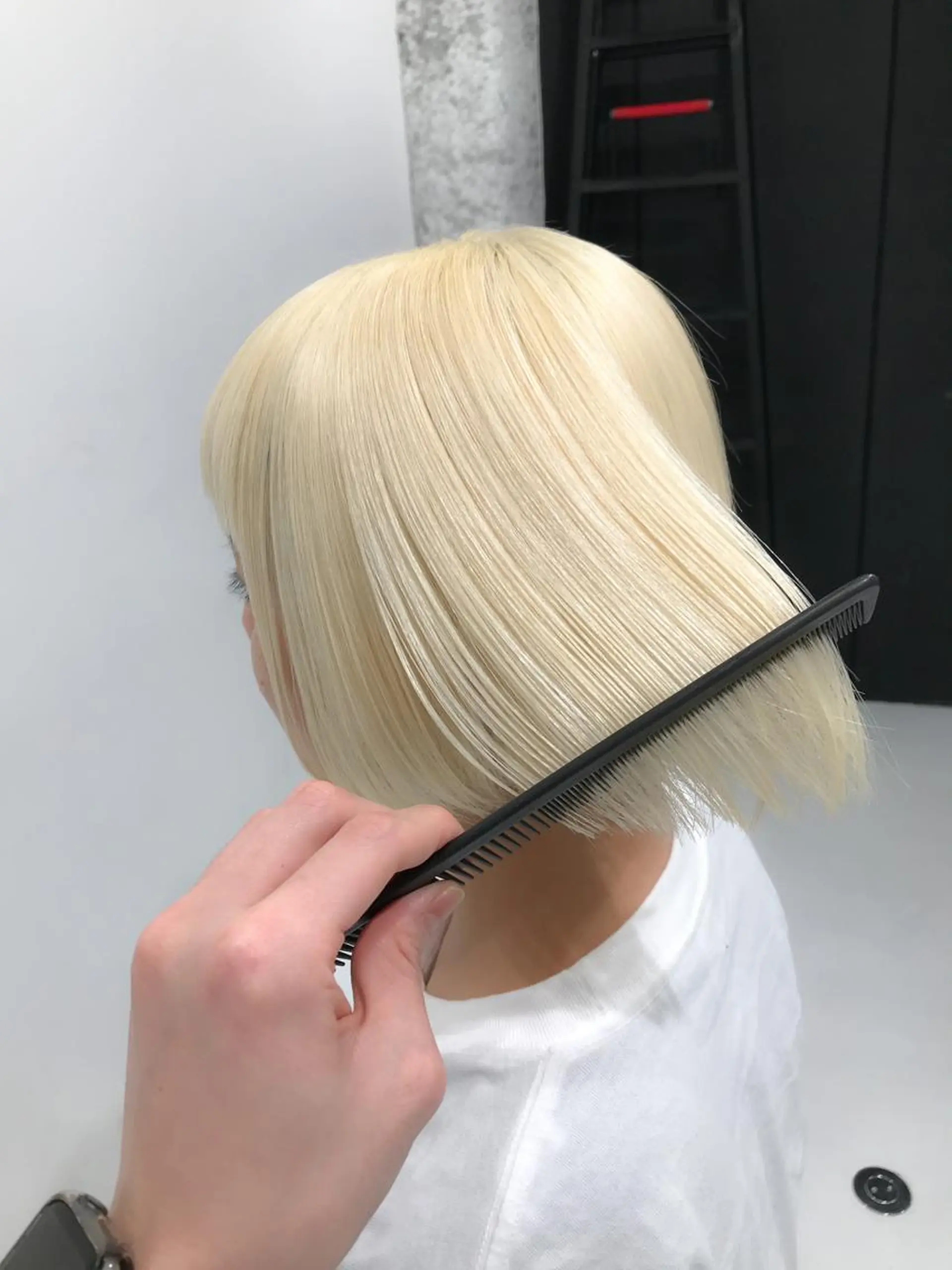 ショート カラー ヘアアレンジ 抜きっぱなしブロンド 特別モデル価格 タカシマイッセイのヘアスタイル