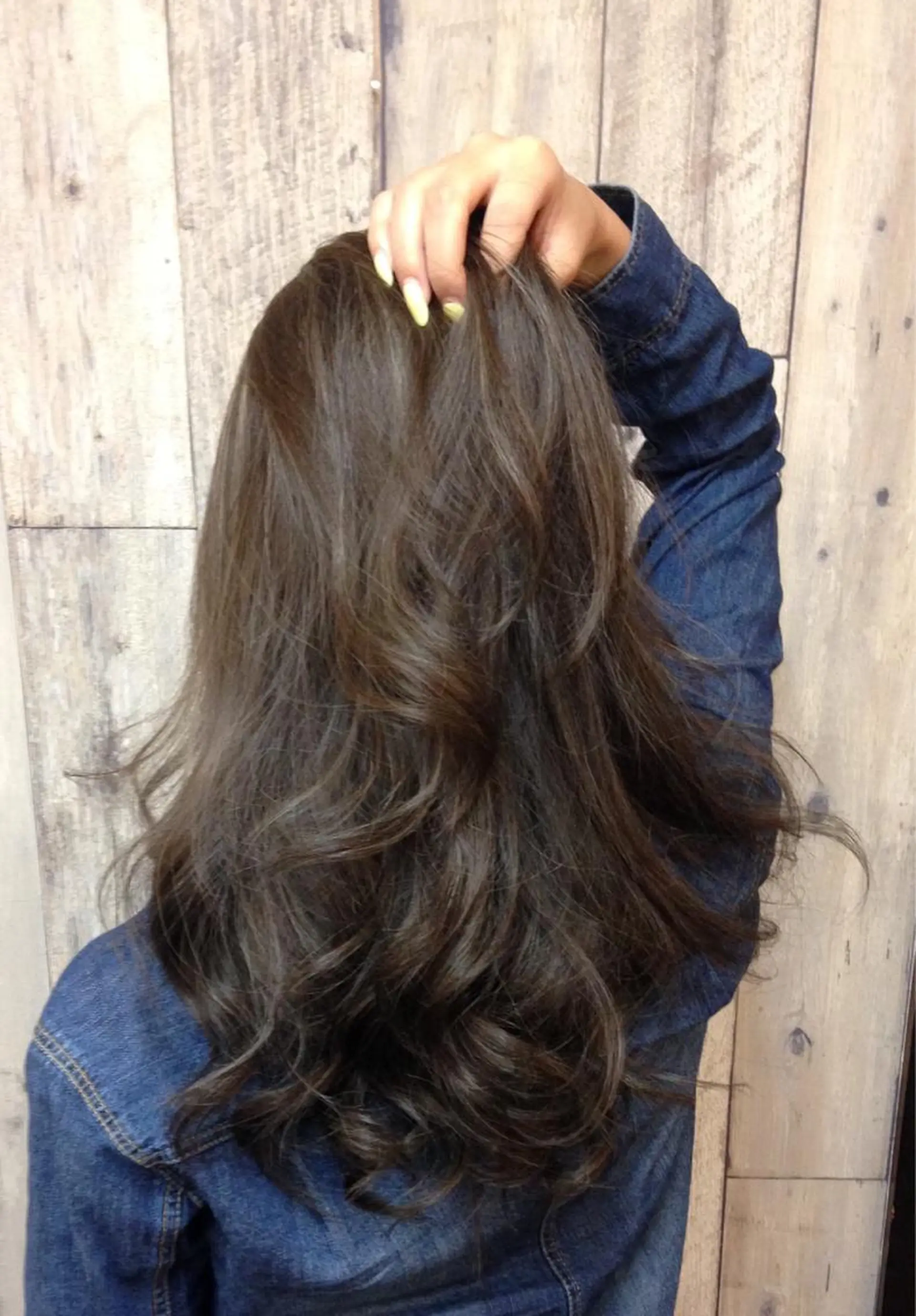 ロング カラー グレージュ ハイライトカラー オレンジ ハイライト 泉 大基のヘアスタイル