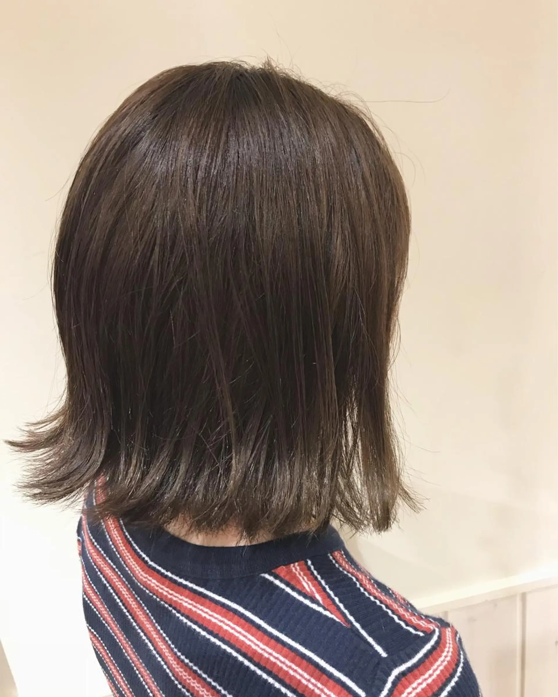 ミディアム カラー 切りっぱなしボブ ブリーチ 透明感カラー グレージュ ボブ カット ヘアカラー トリートメント 清水　ちひろ ✄トップスタイリストのヘアスタイル