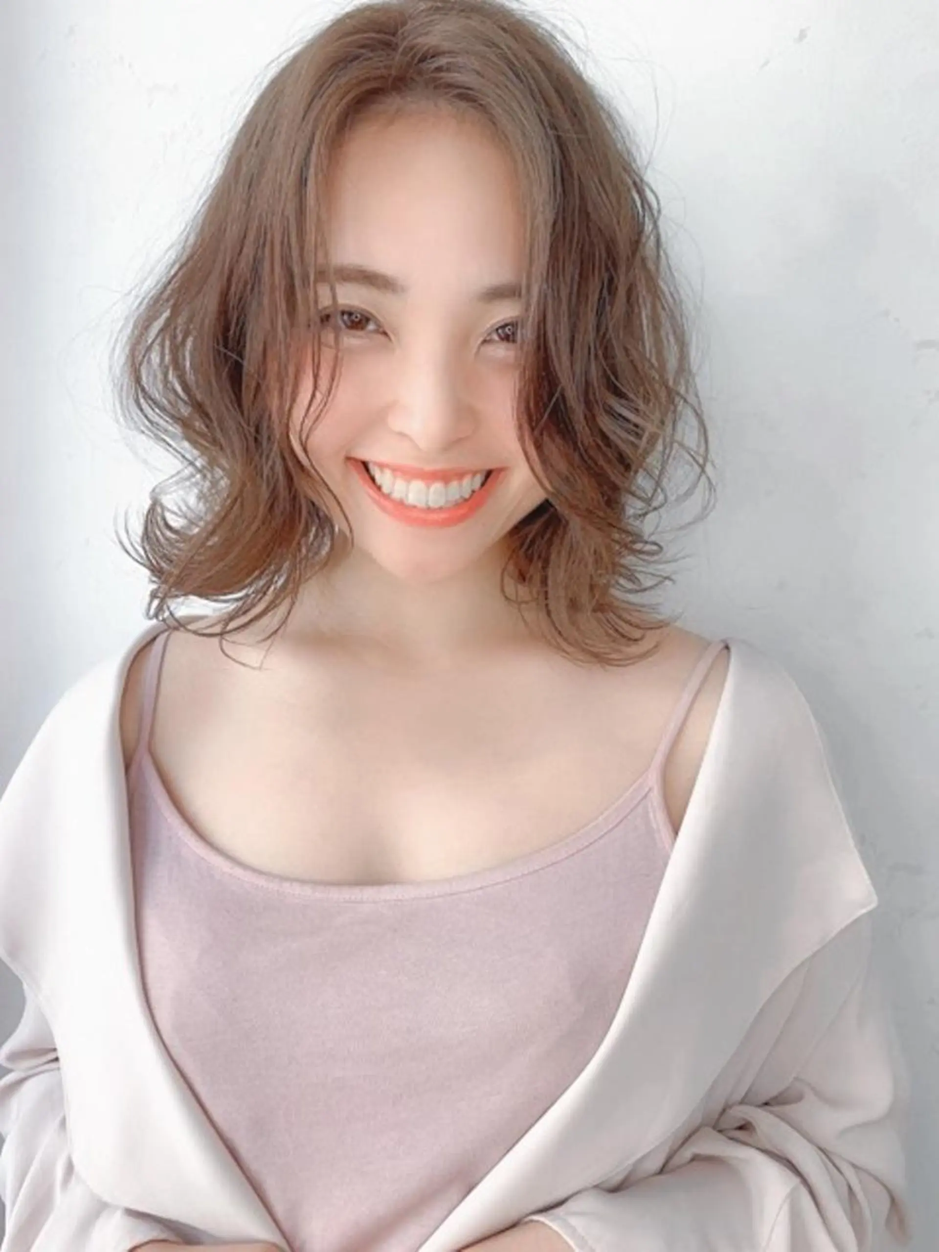 ミディアム ミディアムパーマ レイヤーカット カット パーマ トリートメント リンネ 甲東園のヘアスタイル