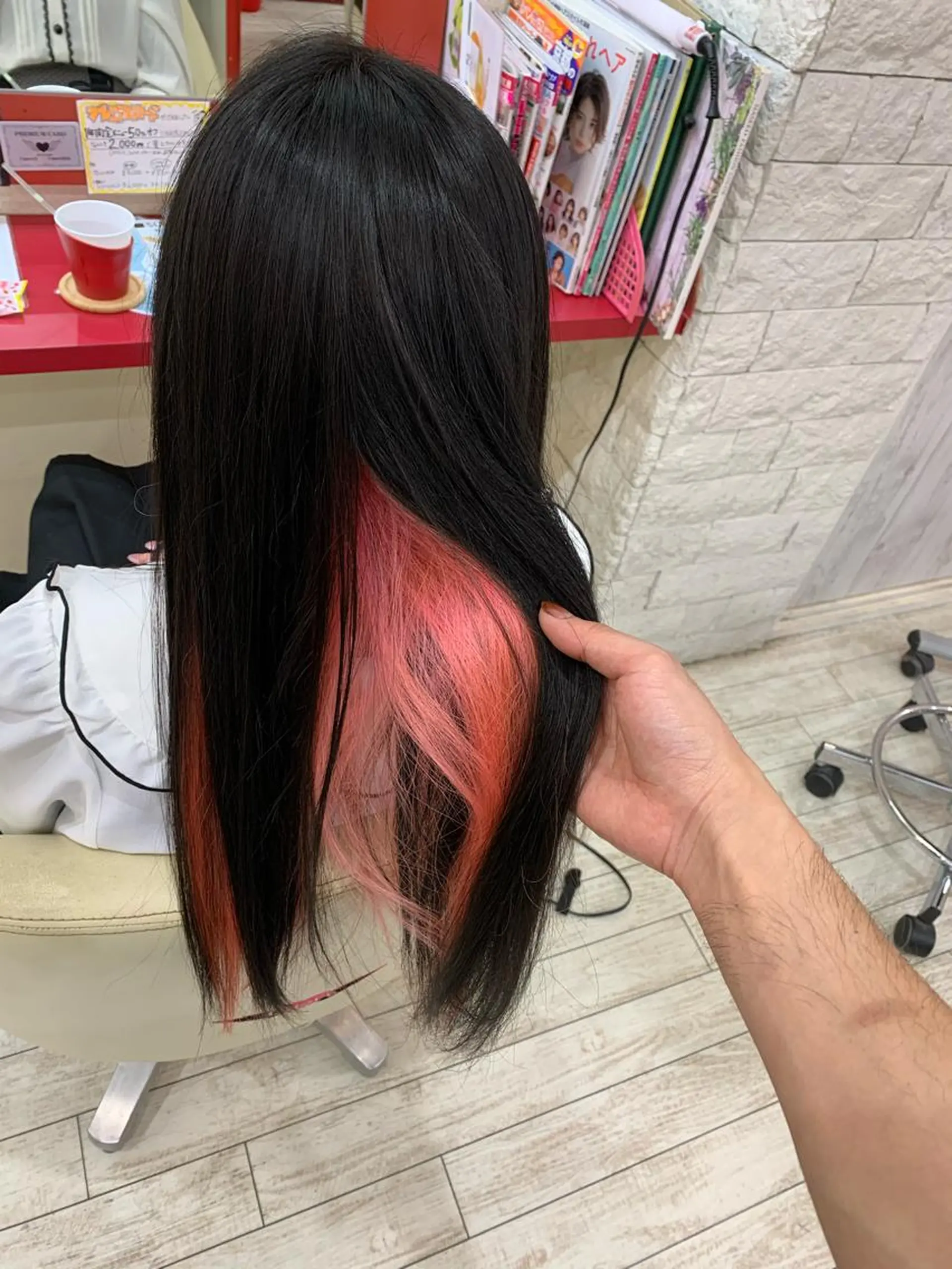 ロング カラー ヘアアレンジ ピンクカラー ヘアカラー 今村公介 ブリーチ特化、派手髪のヘアスタイル