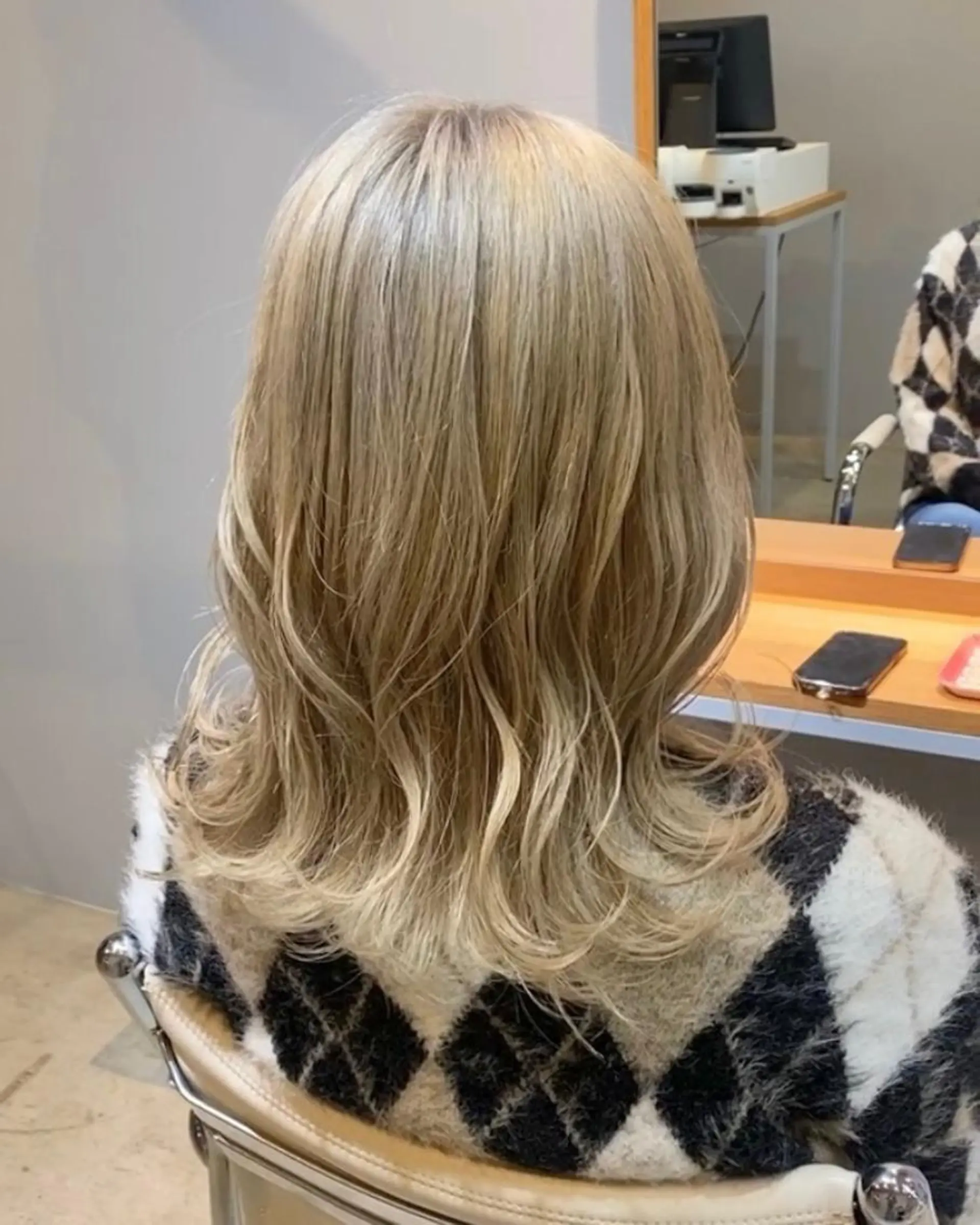 セミロング カラー ハイトーンカラー shiga mariaのヘアスタイル