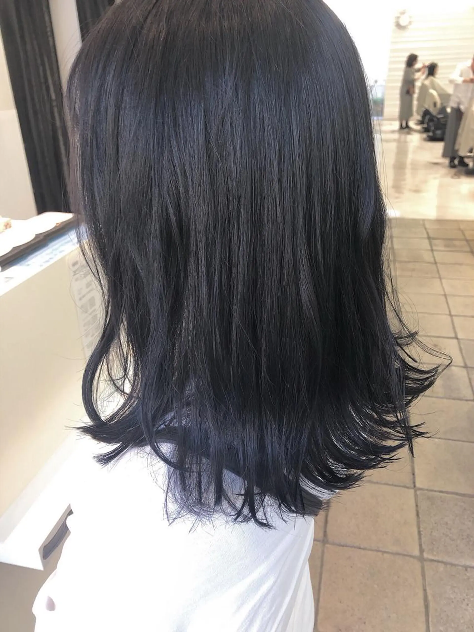 セミロング アッシュ カット ヘアカラー トリートメント 尾島 光季のヘアスタイル