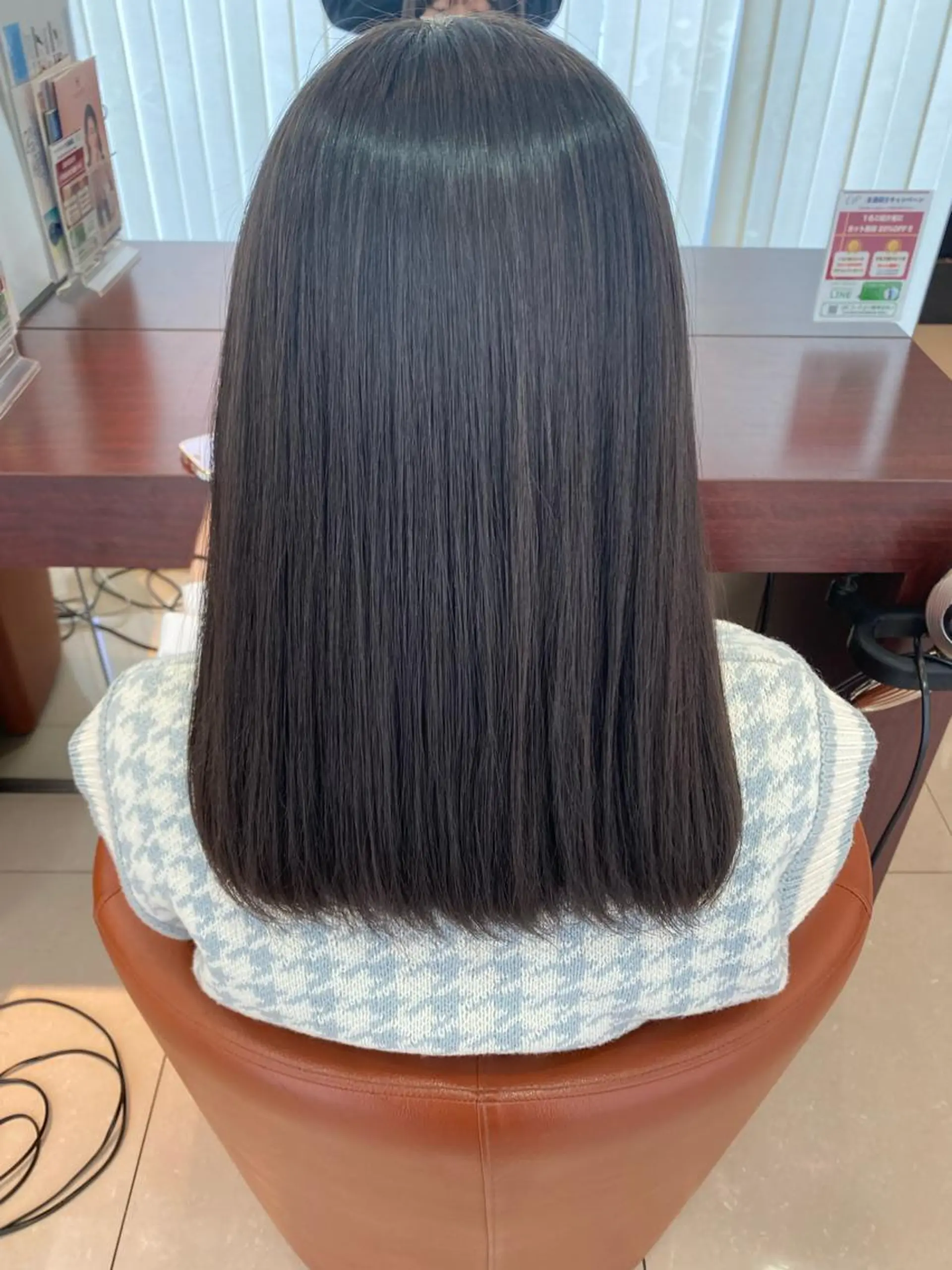 セミロング 酸性ストレート air銀座所属・木村 詩渚のヘアスタイル