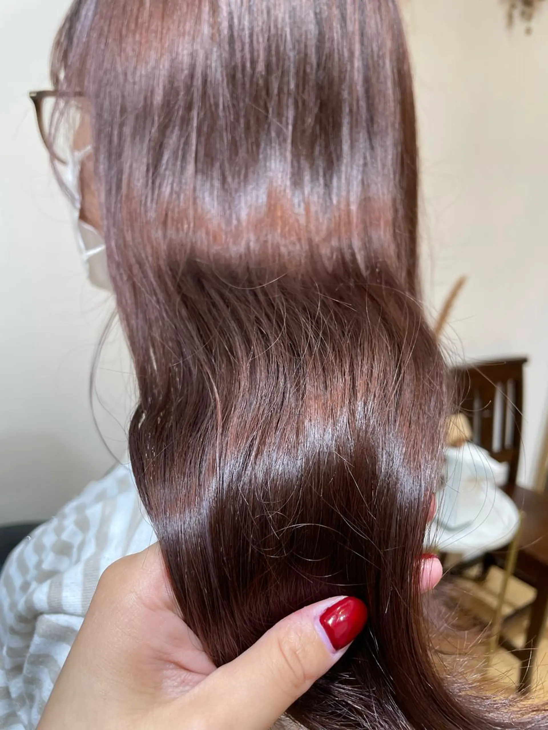 ロング カラー ブラウンカラー ハイライトカラー ピンクカラー ピンクブラウン ハイライト 山本 眞白のヘアスタイル