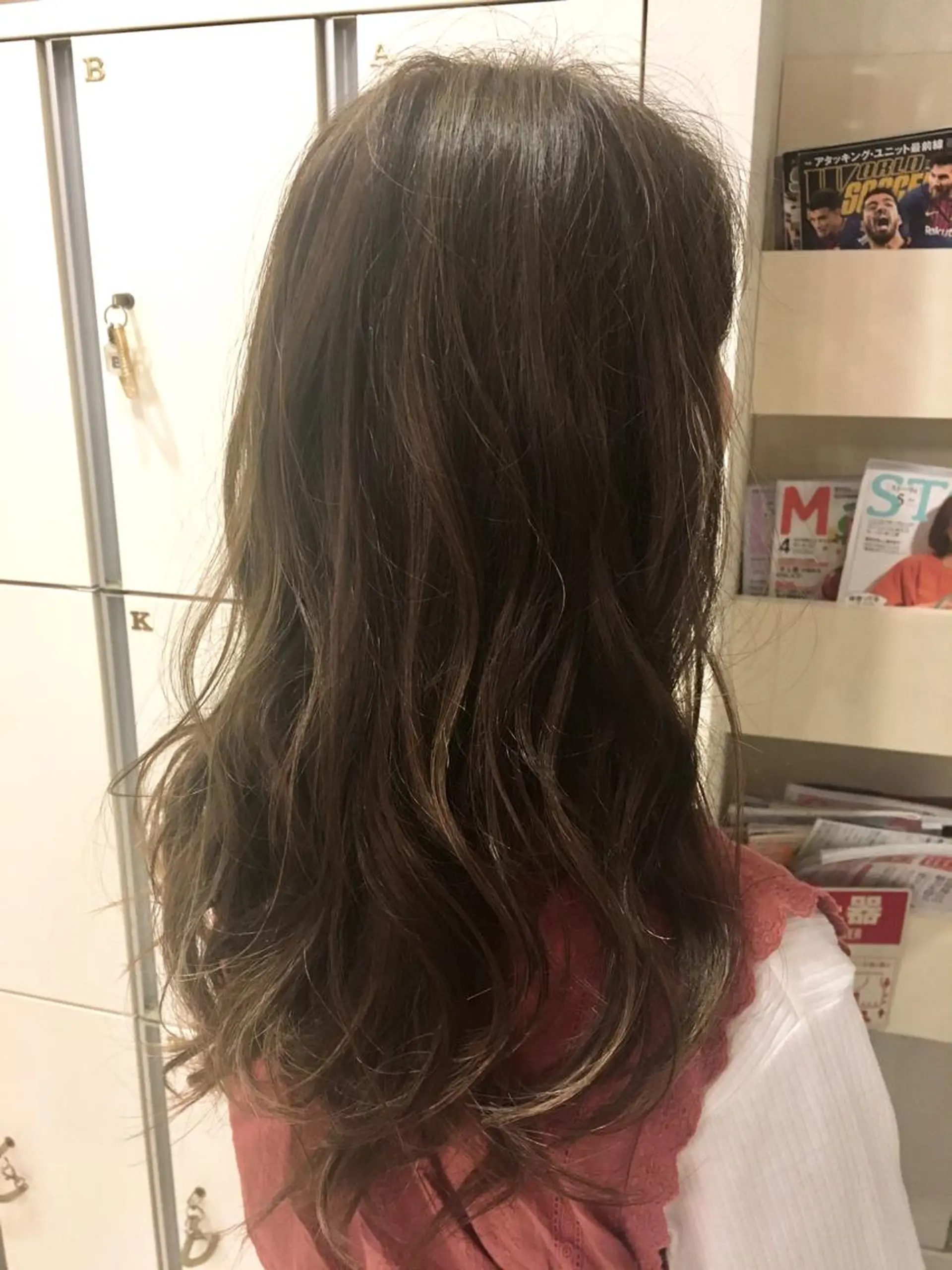 ロング カラー ベージュカラー ハイライトカラー ハイライト トリートメント 髪質改善/美髪矯正 マネージャー福永のヘアスタイル