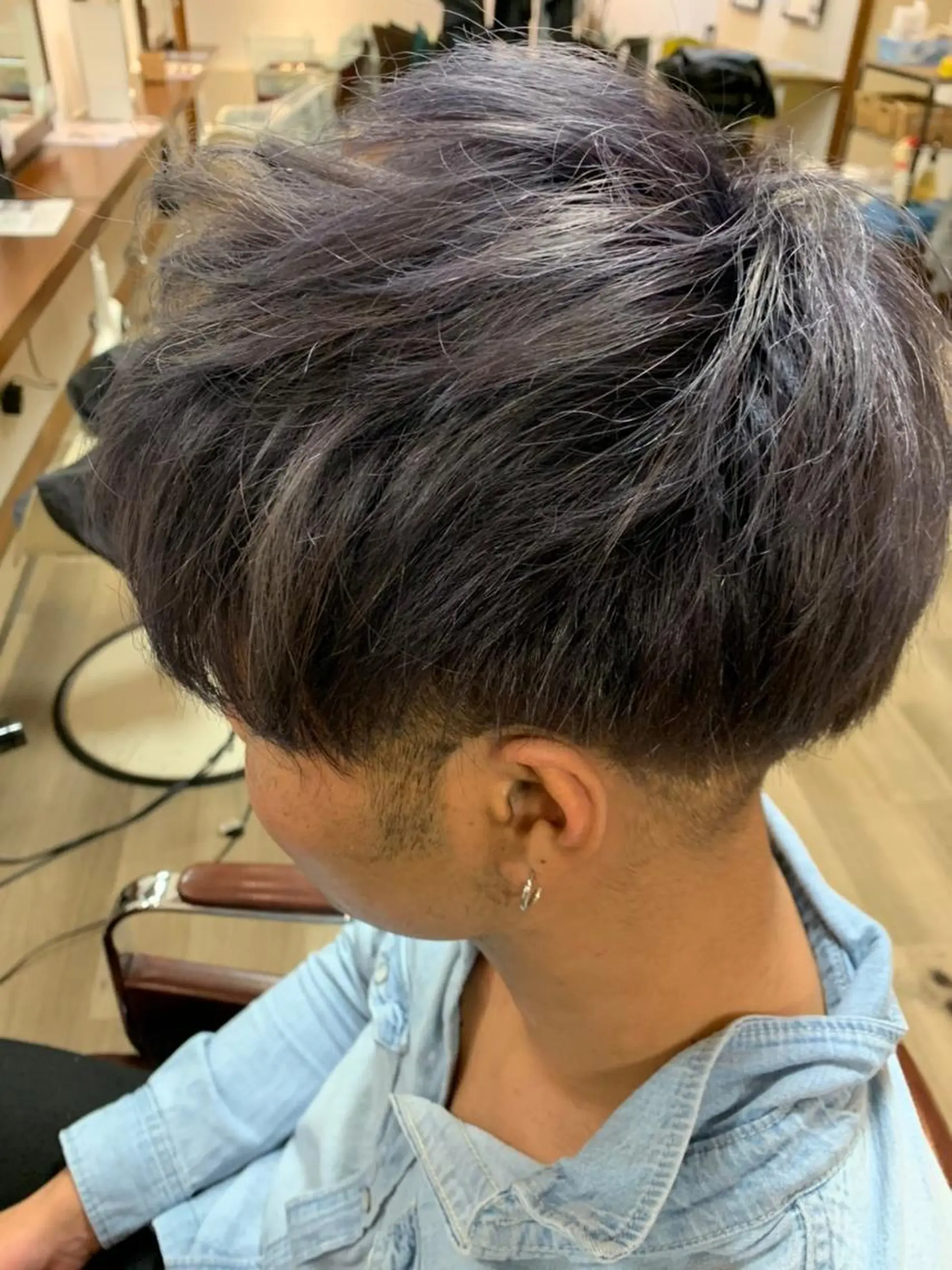 ショート メンズ カラー アッシュ シルバー シルバーアッシュ chill out 南塚口本店のヘアスタイル