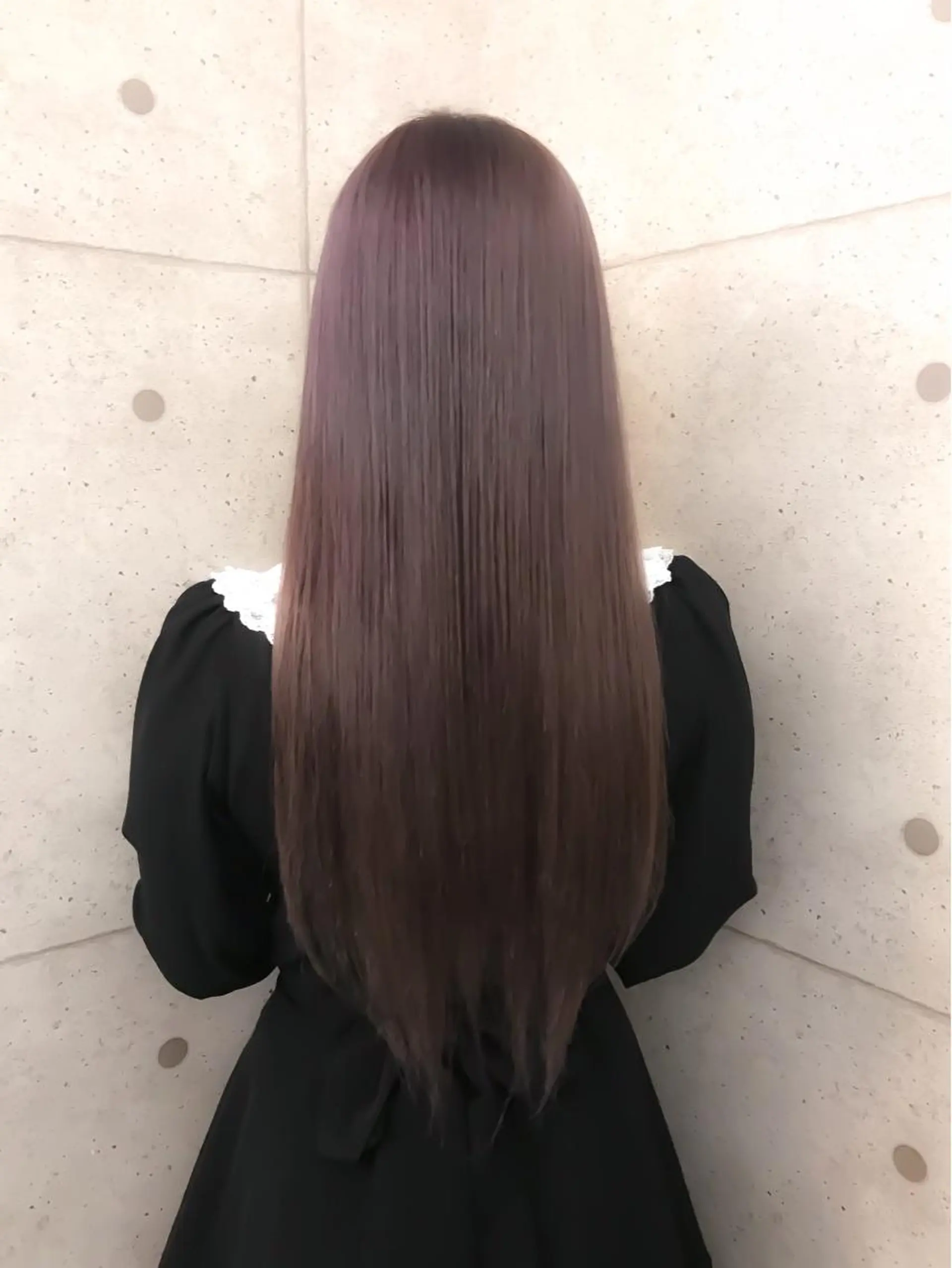 ロング カラー アディクシーカラー ベージュカラー ブリーチ 透明感カラー グレージュ .. meiのヘアスタイル