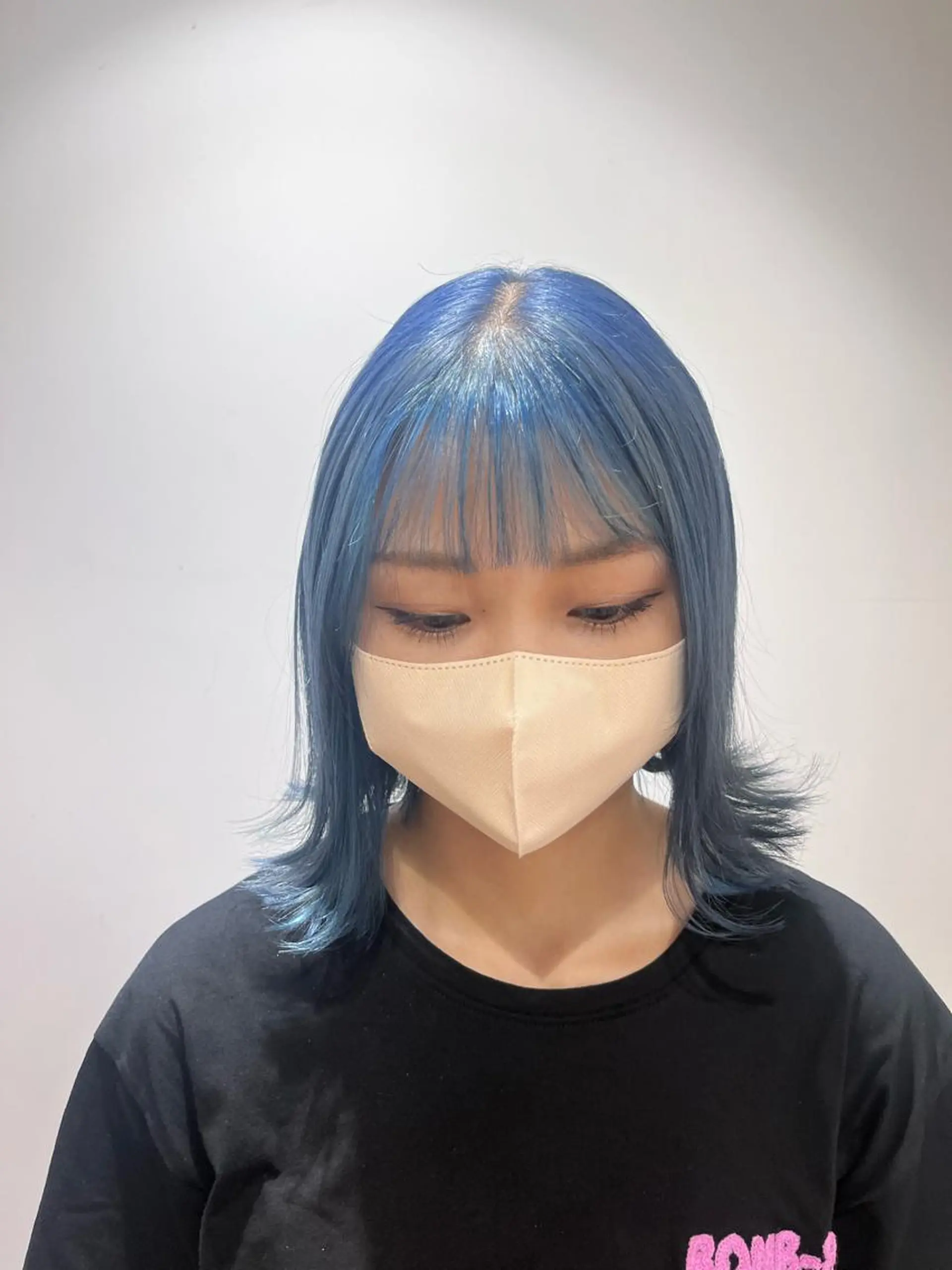 ミディアム カラー ミストバング ブルーカラー フェイスフレーミング カット ヘアカラー dogstar小林諒 レイヤー/パーマのヘアスタイル