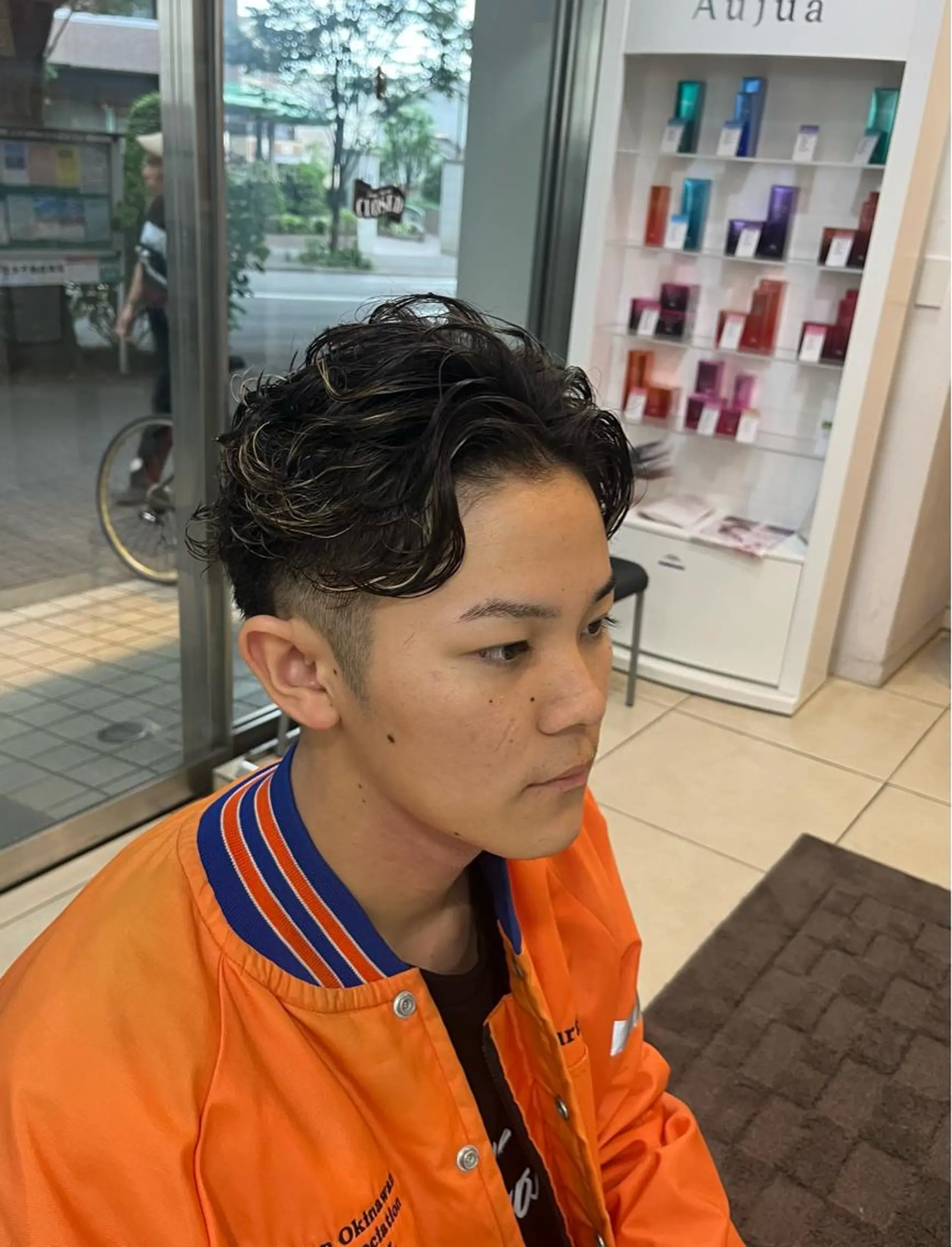 ショート カラー パーマ メンズ メンズハイライト メンズパーマ ハイライトカラー ハイライト カット ヘアカラー パーマ カルマ・ニュアンス パーマ　須田龍世のヘアスタイル