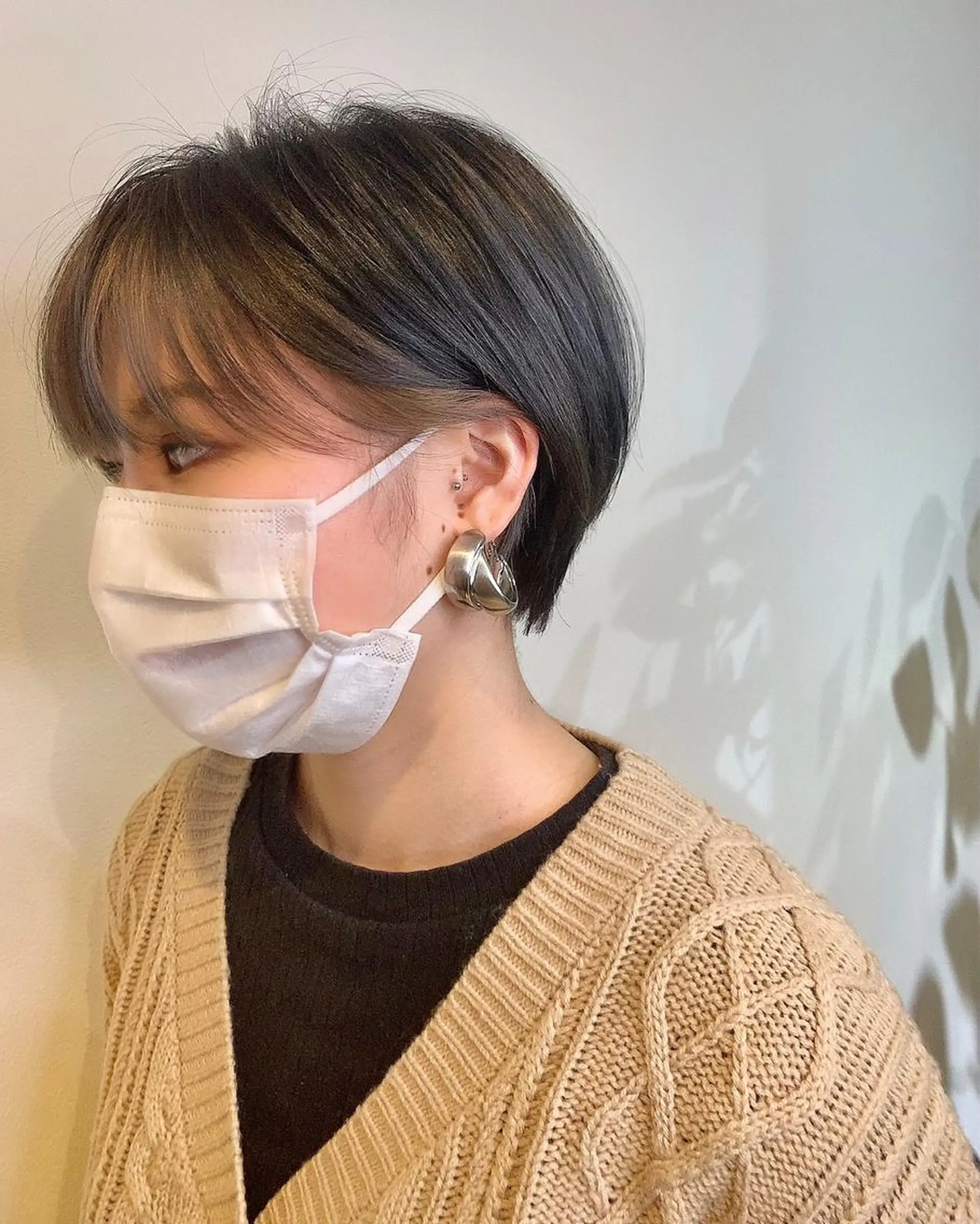 ショート カラー イヤリングカラー 艶カラー/縮毛矯正‎ 💛Sakiのヘアスタイル