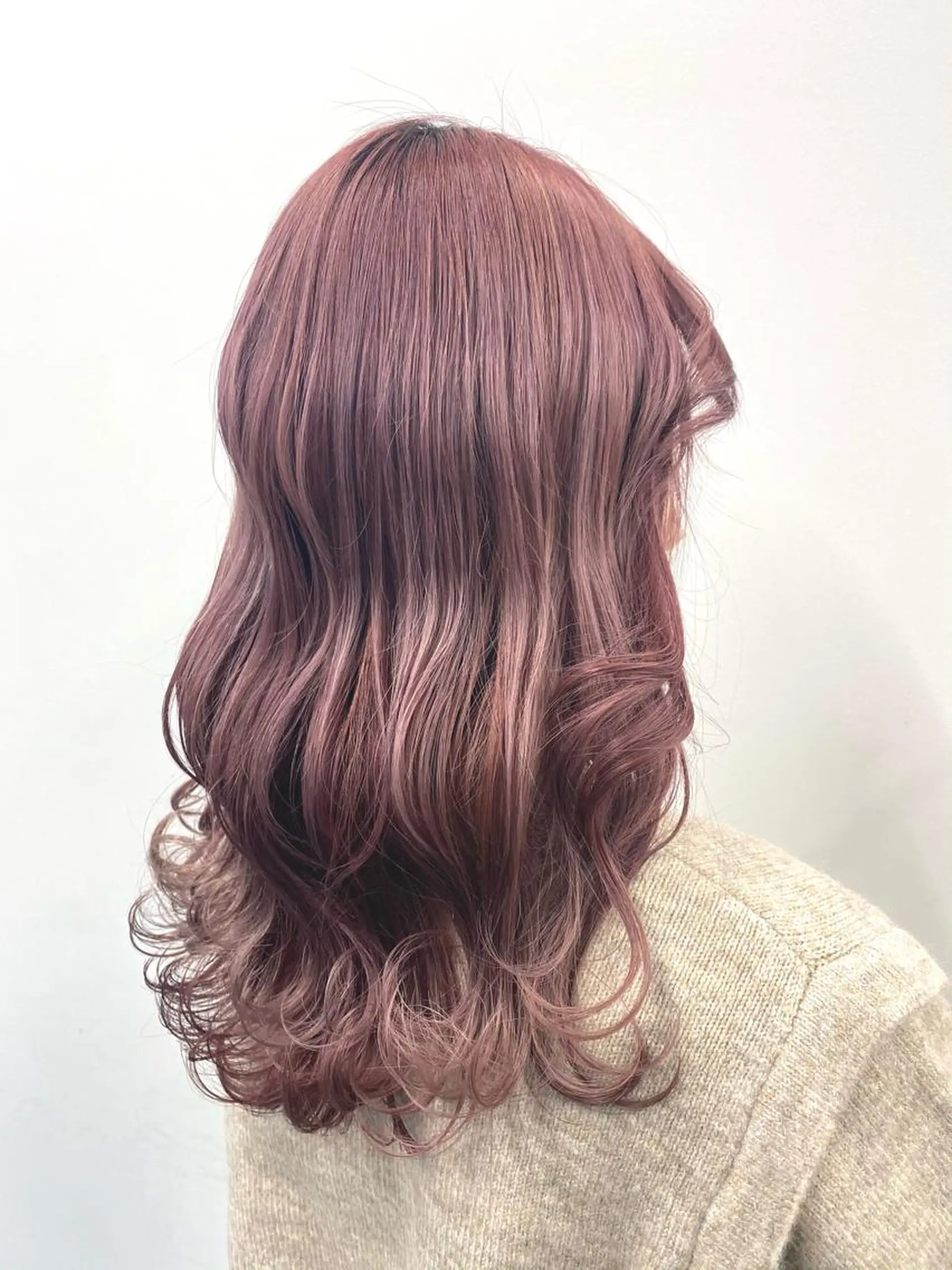 ミディアム カラー イヤリングカラー インナーカラー ラベンダーカラー オレンジ ピンクカラー ヘアカラー トリートメント momo所属・メンズヘアメイク 🩵Mayuki🩵のヘアスタイル