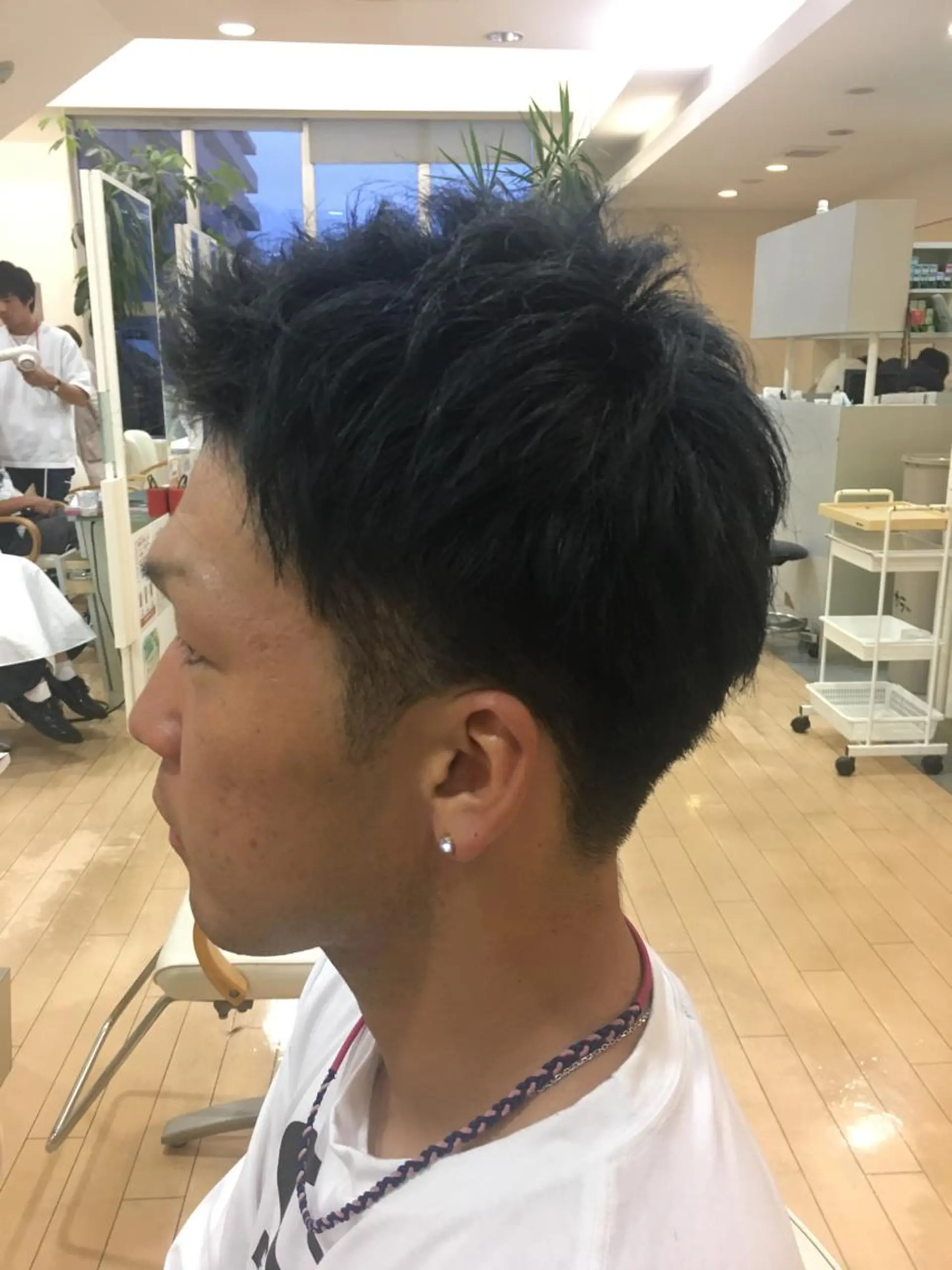 ショート カラー 黒髪 ブリーチ ブルーカラー ブルージュ ヘアカラー 美容しょうへいの店  西長岡所属・斎藤 舞香のヘアスタイル