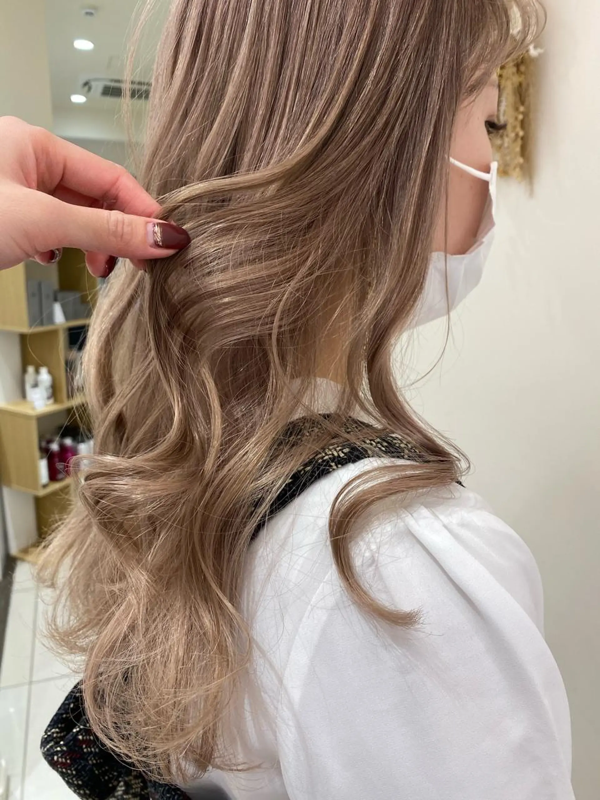 ロング カラー ベージュカラー ブリーチ ケアブリーチ ハイトーンカラー ホワイトベージュ 銀座メンズ専門🖤 小島奈々のヘアスタイル