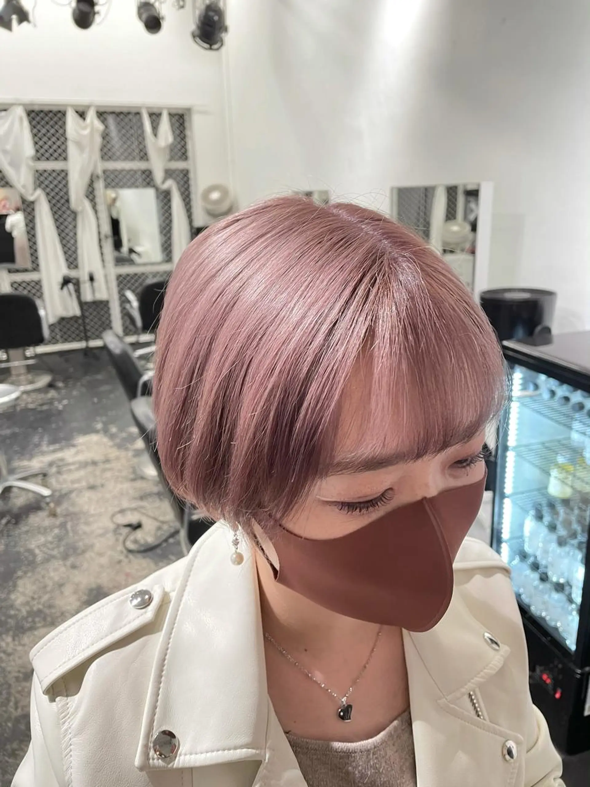ショート カラー ヘアアレンジ ベージュカラー ブリーチ ピンクカラー ピンクベージュ カット ヘアカラー トリートメント 艶ハイトーン/ヘア アレンジAYAKAのヘアスタイル