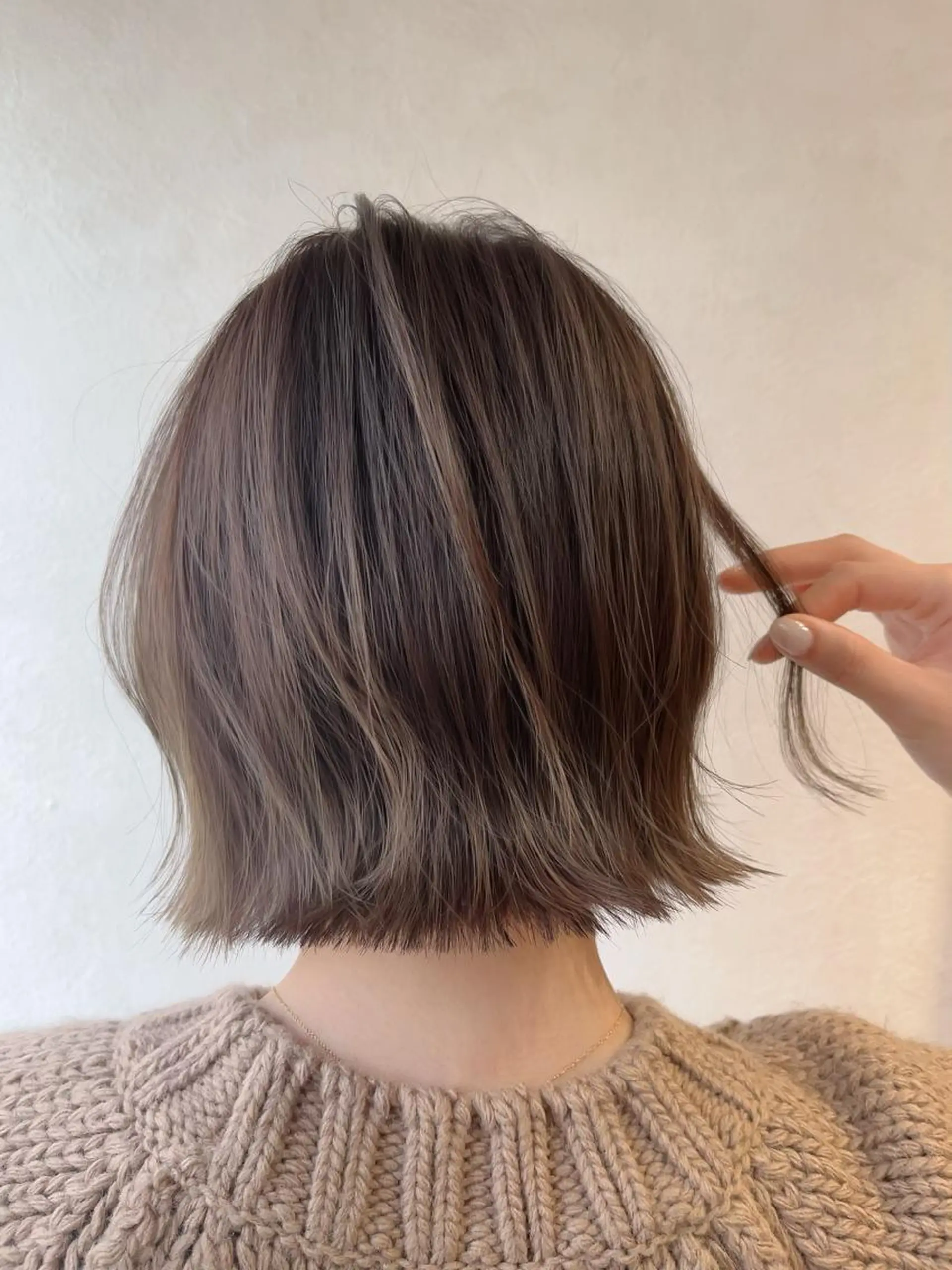 ショート ボブ カット ヘアカラー かえ🩶韓国ボブ🎀 透明感カラー🥣のヘアスタイル