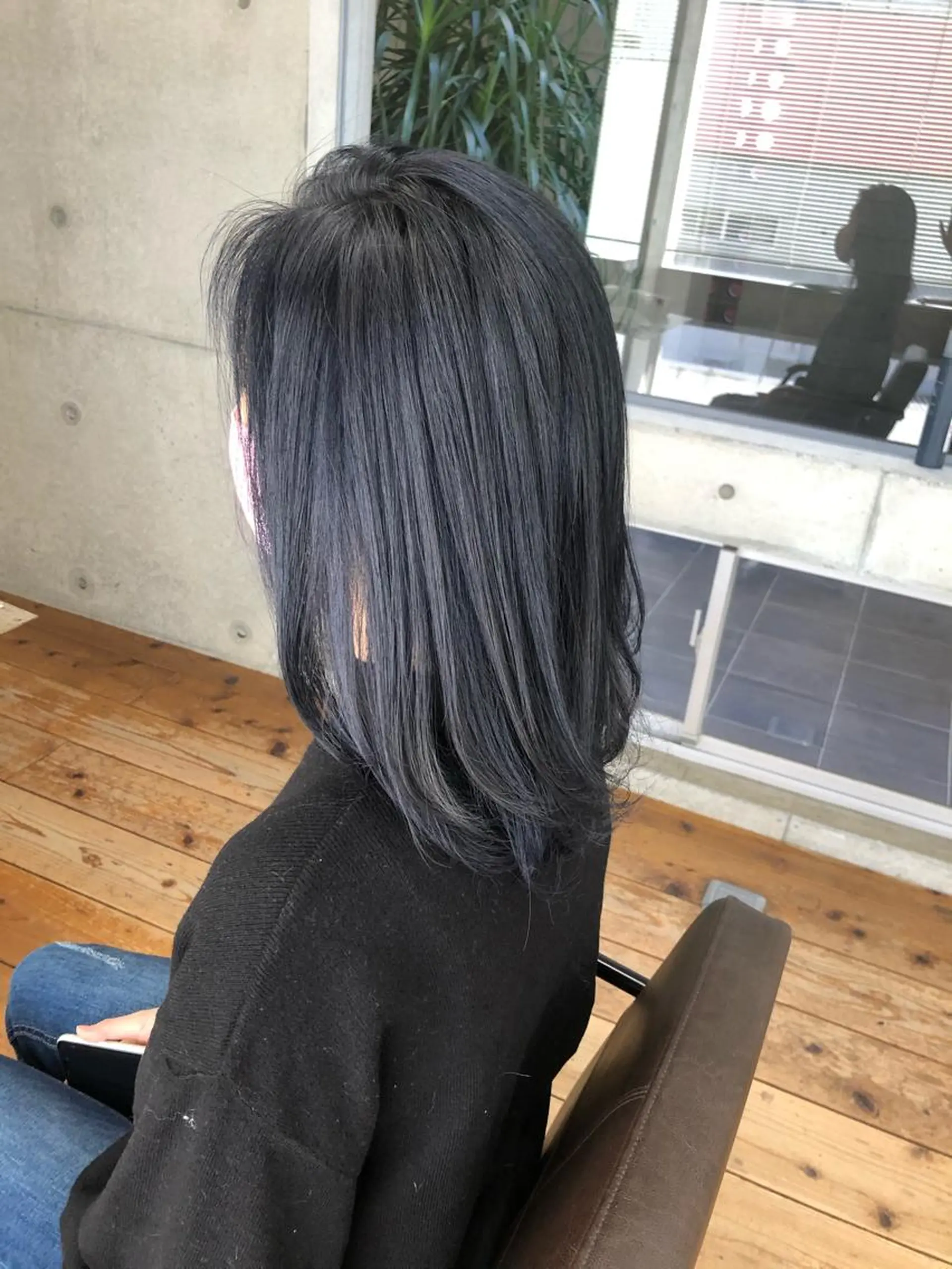 セミロング カラー ブリーチ ブルーカラー 透明感カラー ネイビーカラー ヘアカラー nagisa /縮毛矯正のヘアスタイル