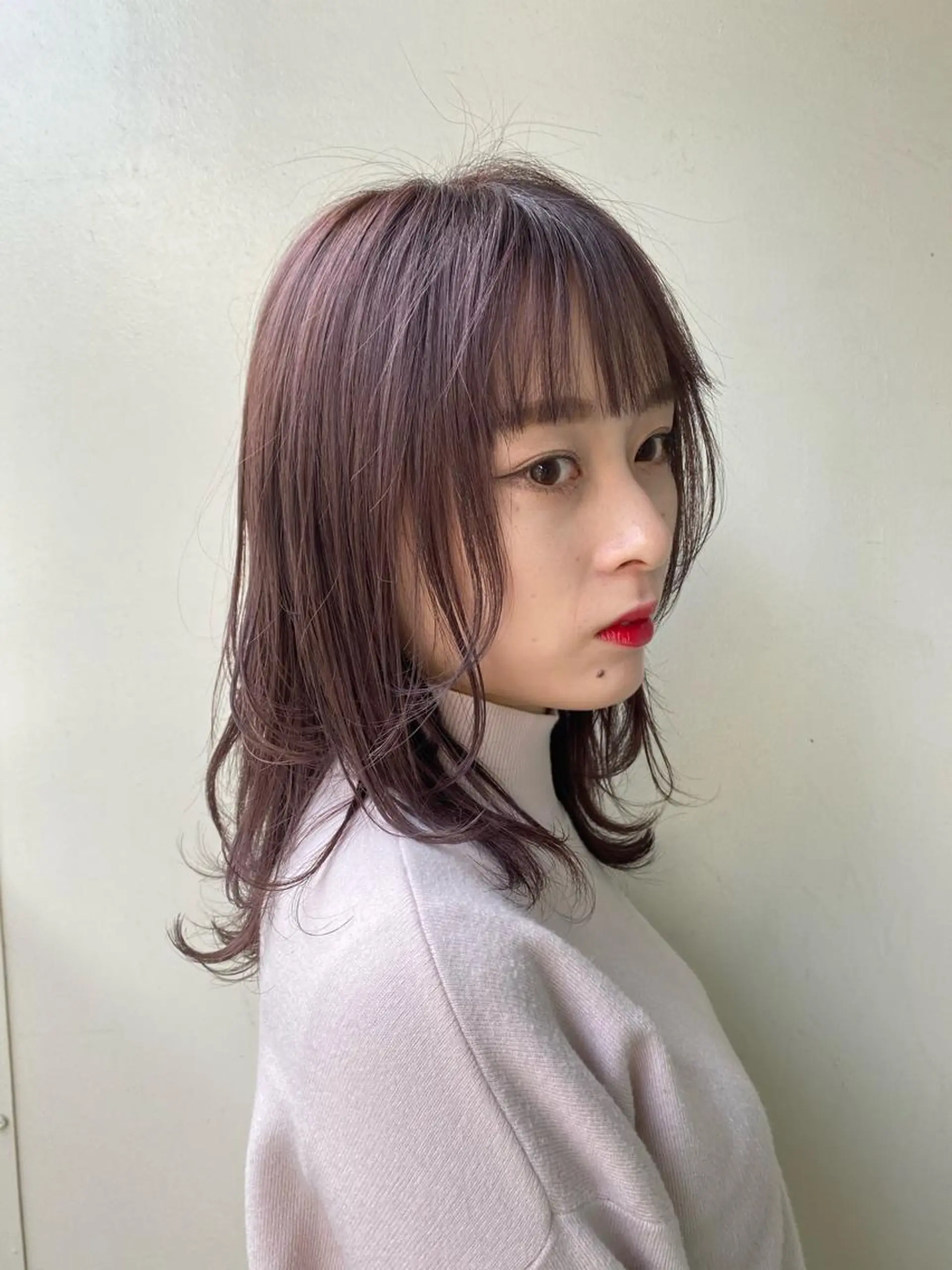 セミロング ブリーチなしカラー レイヤーカットのヘアスタイル