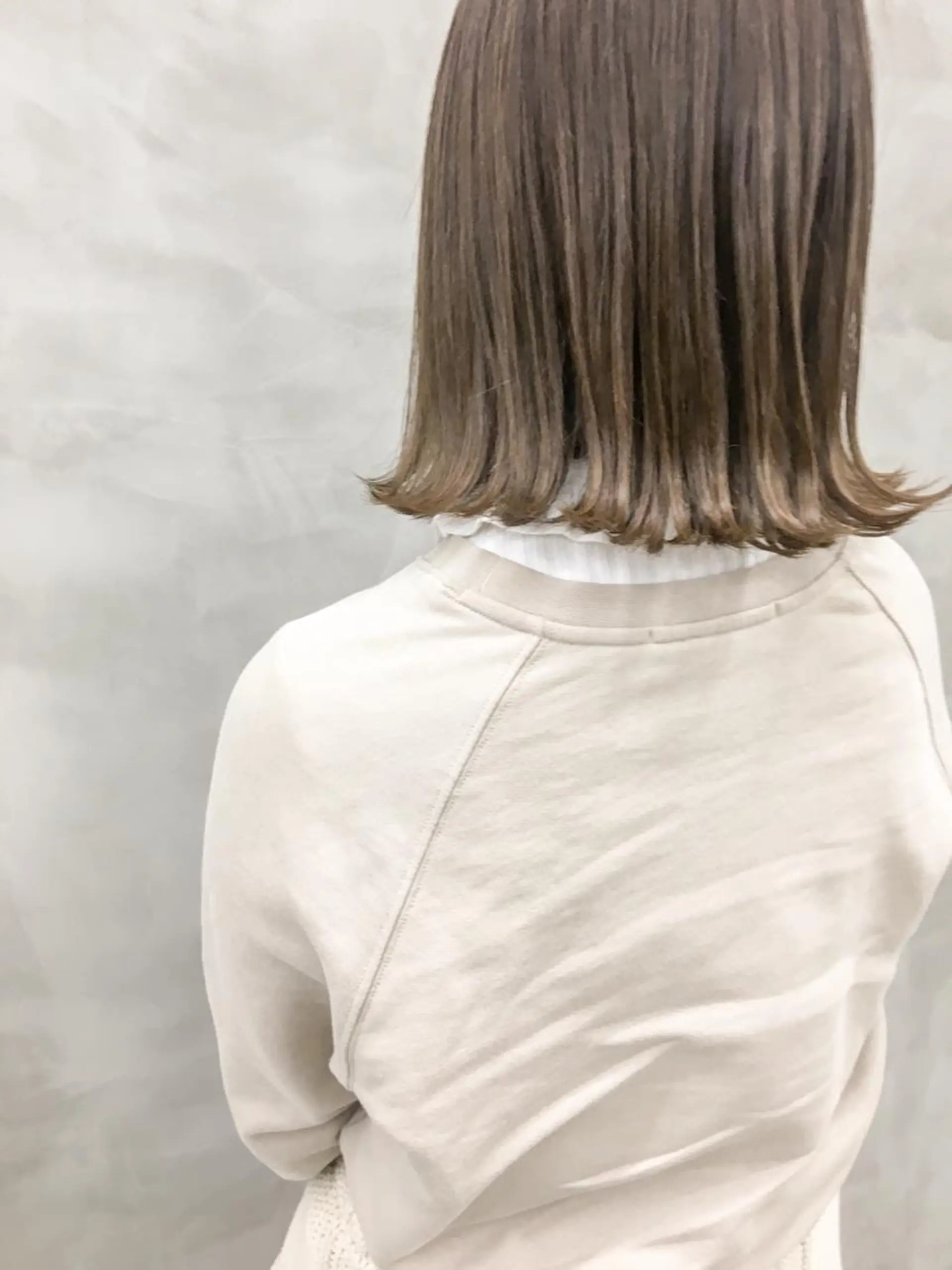 カラー 切りっぱなしボブ アッシュ ベージュカラー イルミナカラー ボブ SEED&beauty byFLAT所属・ヘッドスパ (女性限定)🍋モエのヘアスタイル