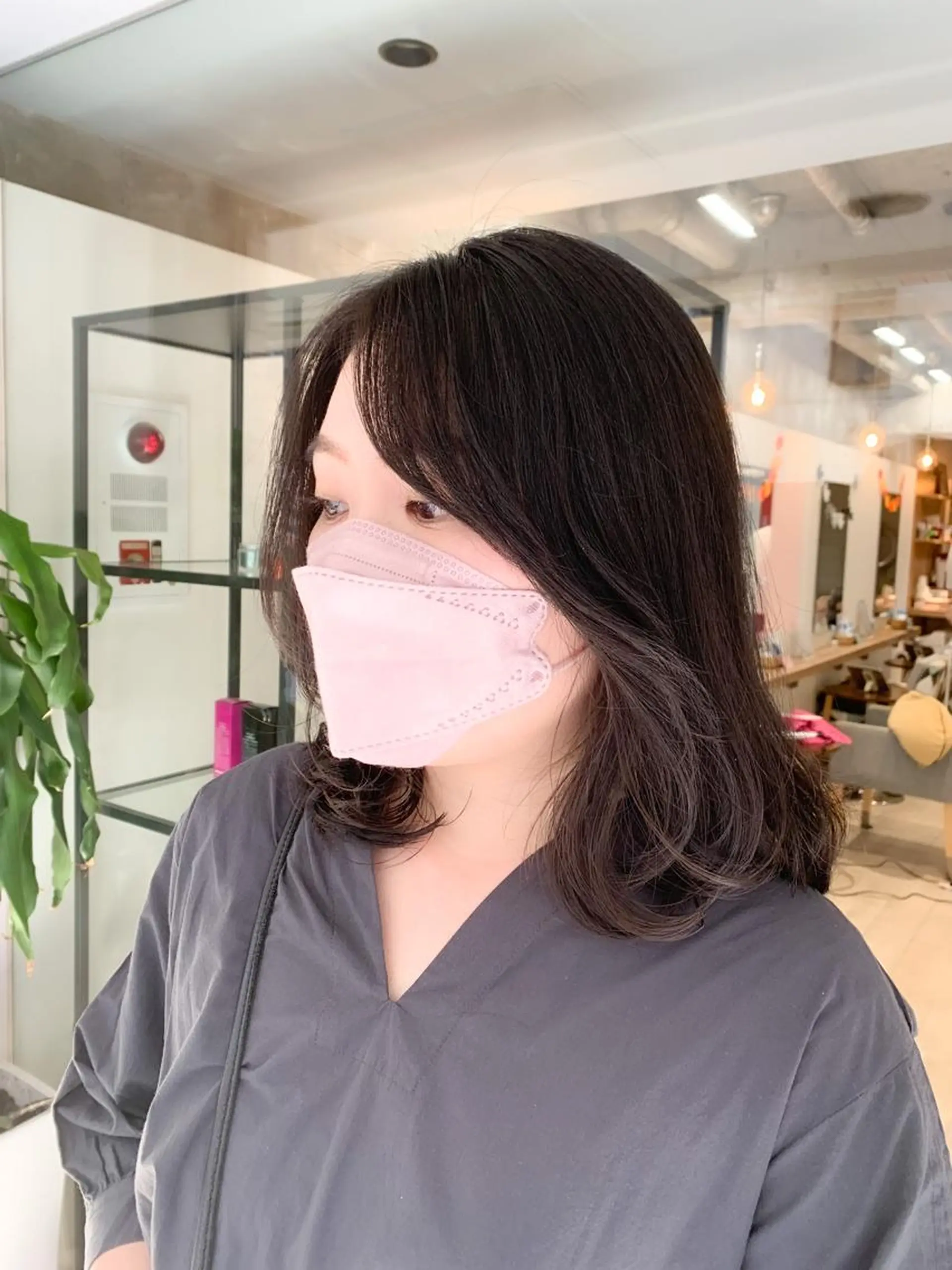 セミロング 顔まわりレイヤー 顔周りカット レイヤーカット えんどう みほのヘアスタイル