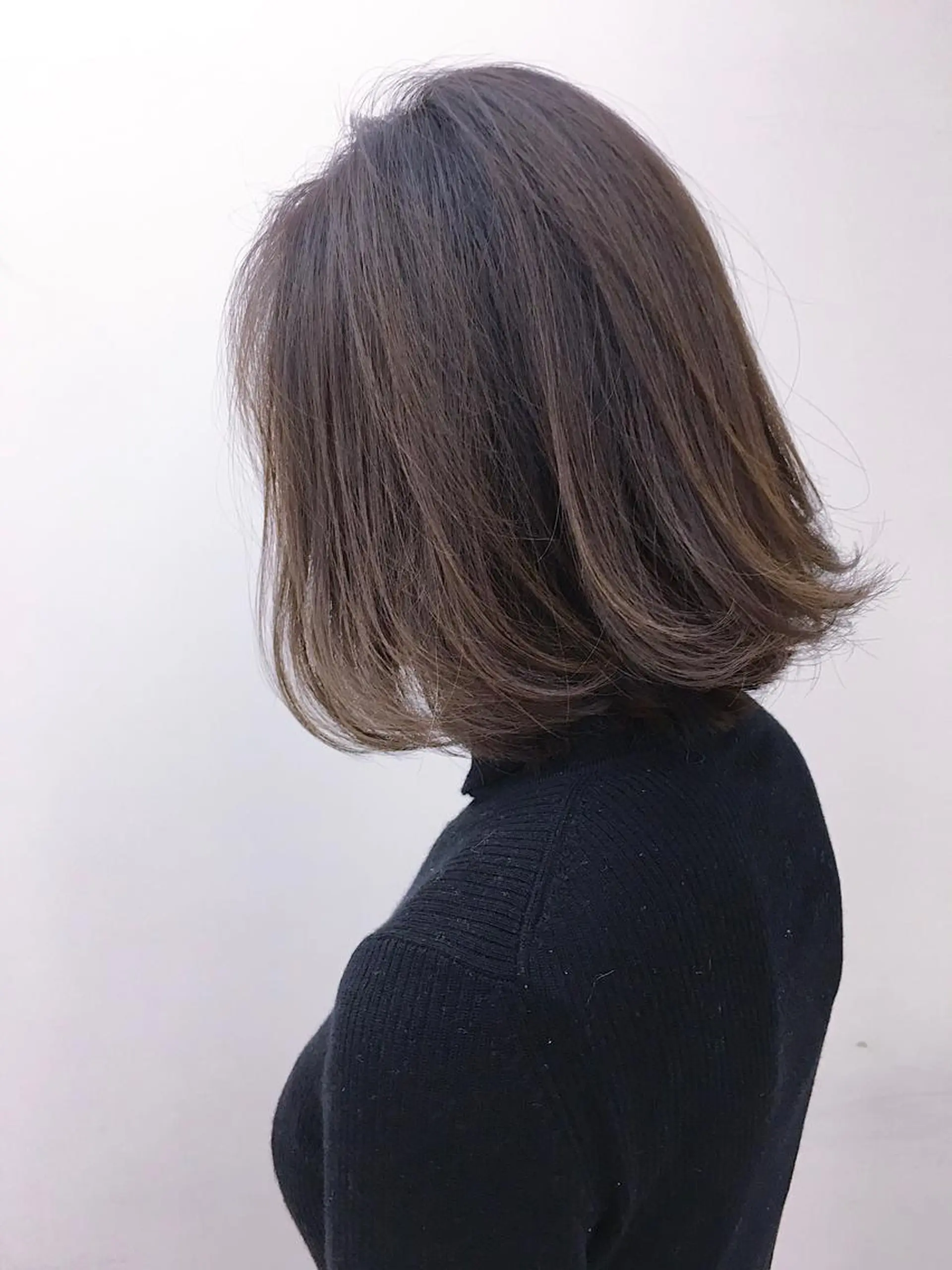 ショート カラー ワンレンボブ アッシュ ベージュカラー ハイライトカラー ボブ カット ヘアカラー ブリーチカラー/ 岩破瑞希のヘアスタイル