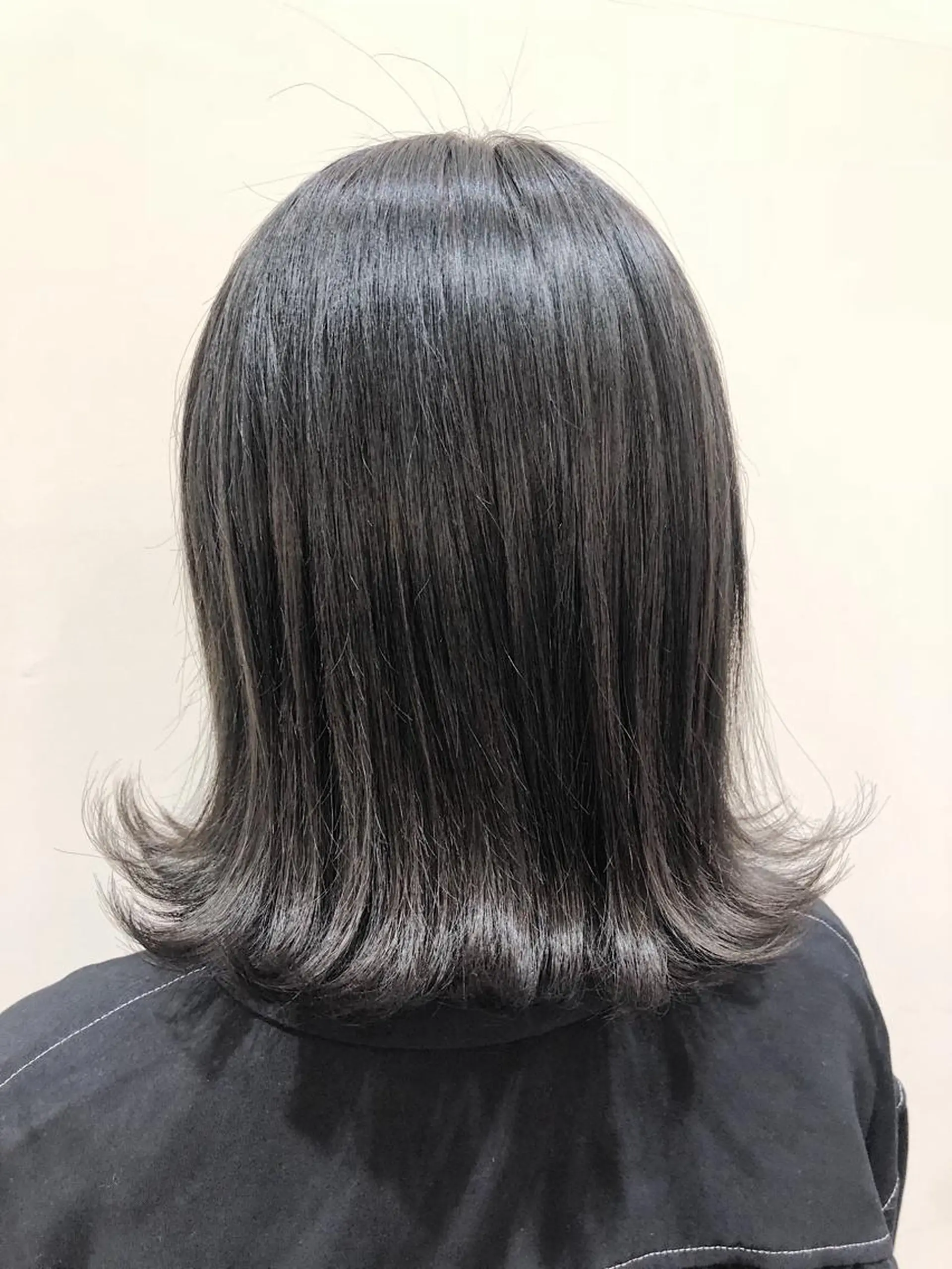 ショート カラー アッシュ 透明感カラー ダークアッシュ ヘアカラー トリートメント Amour なぐらのヘアスタイル