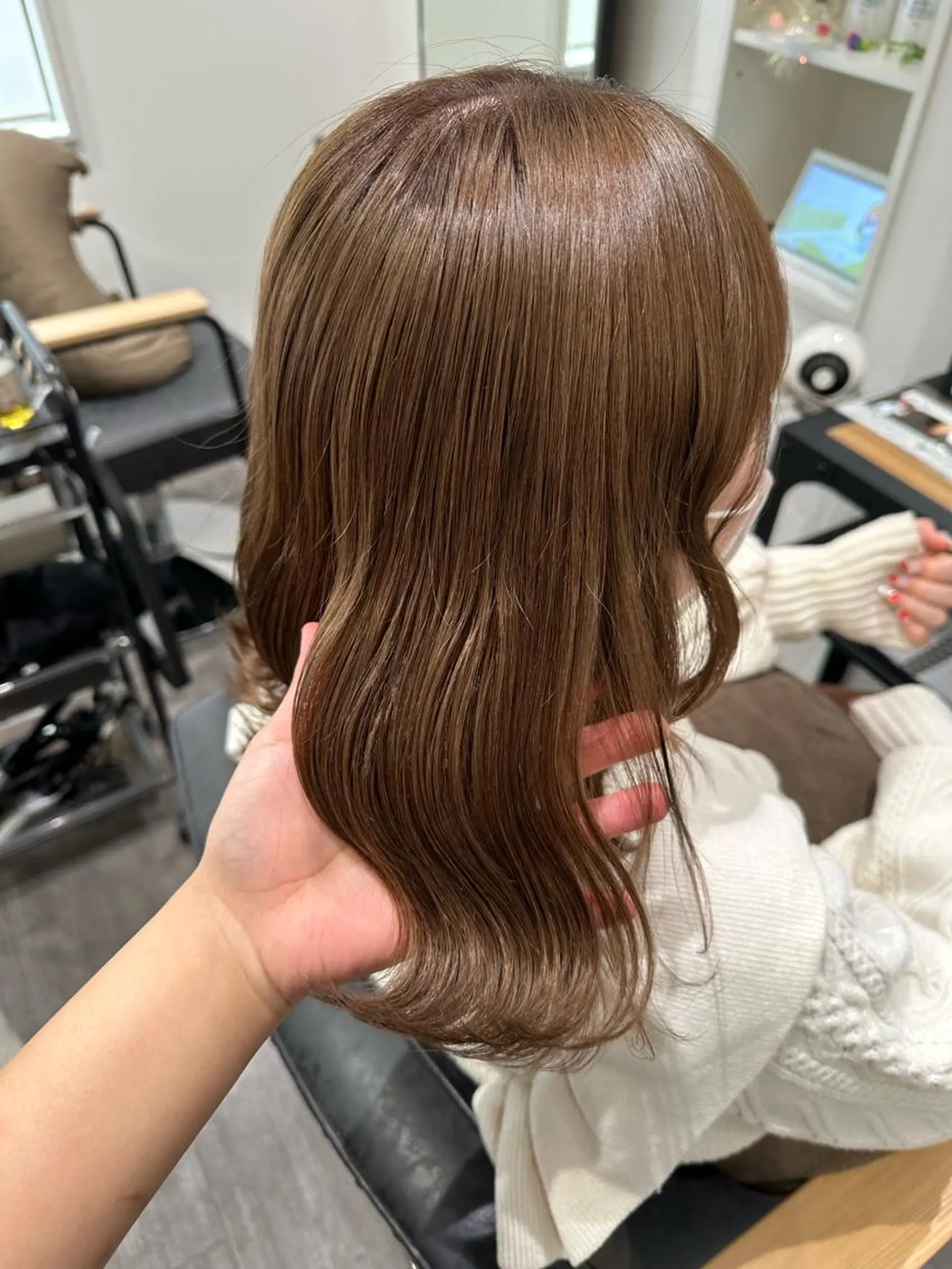 ミディアム カラー ベージュカラー 上田 紗也のヘアスタイル