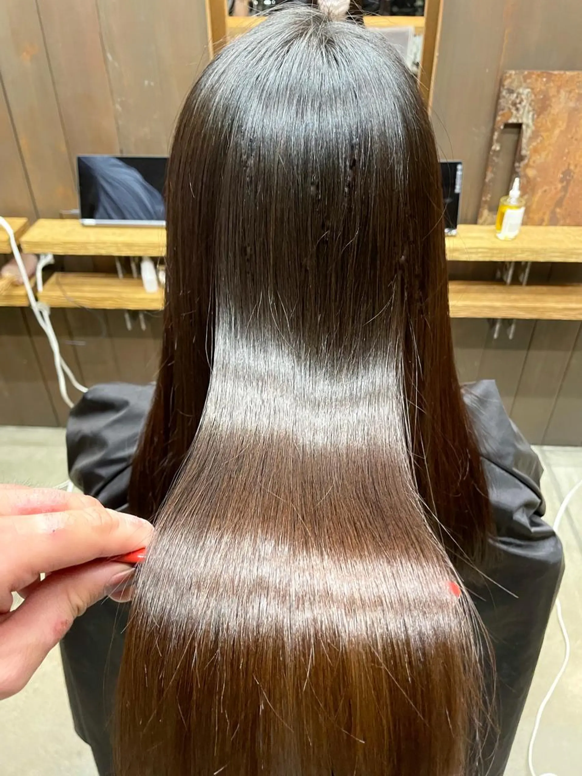 セミロング カラー カット 縮毛矯正 トリートメント 栗原 瑠世のヘアスタイル