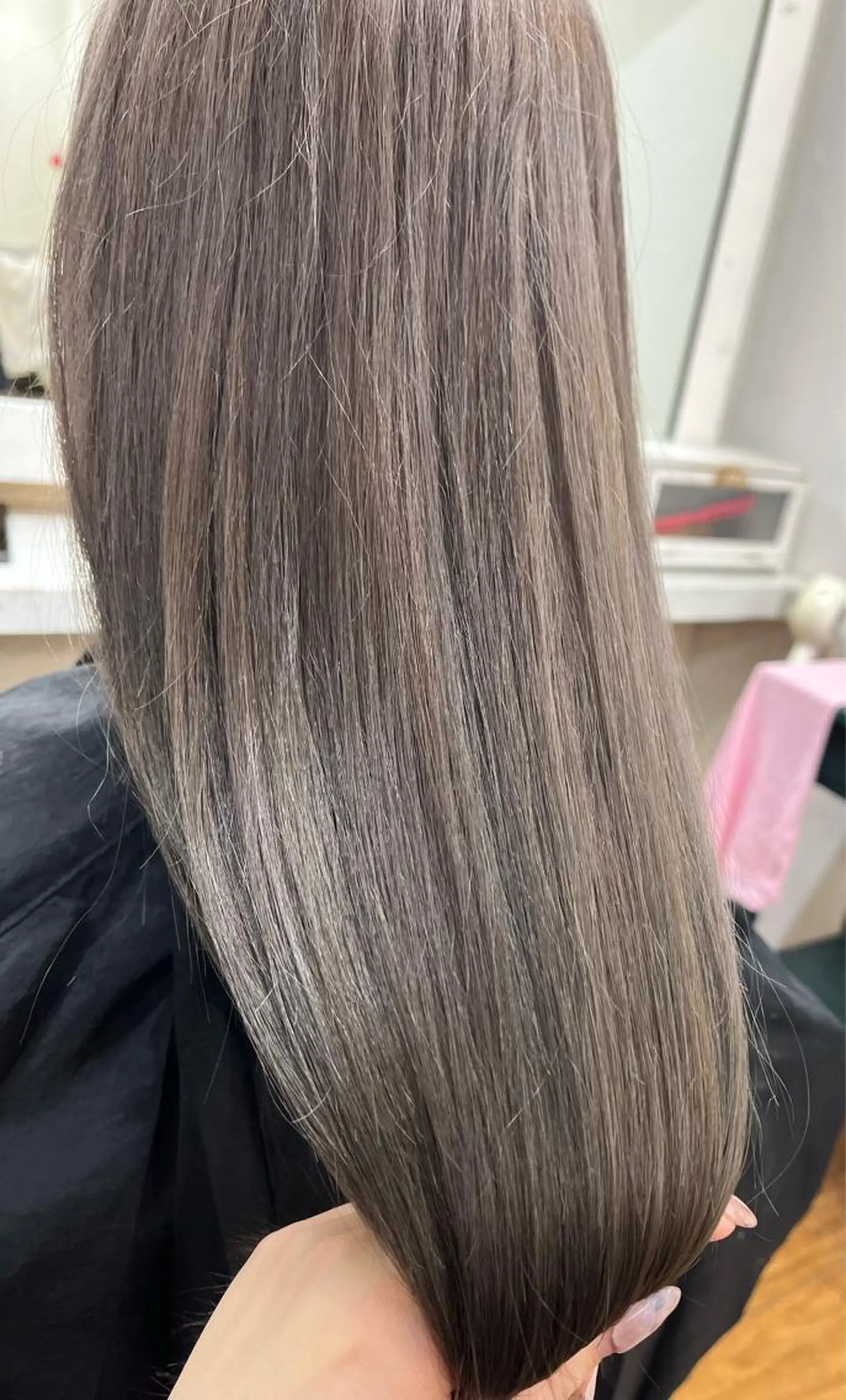 カラー グレージュ 香野 優子のヘアスタイル