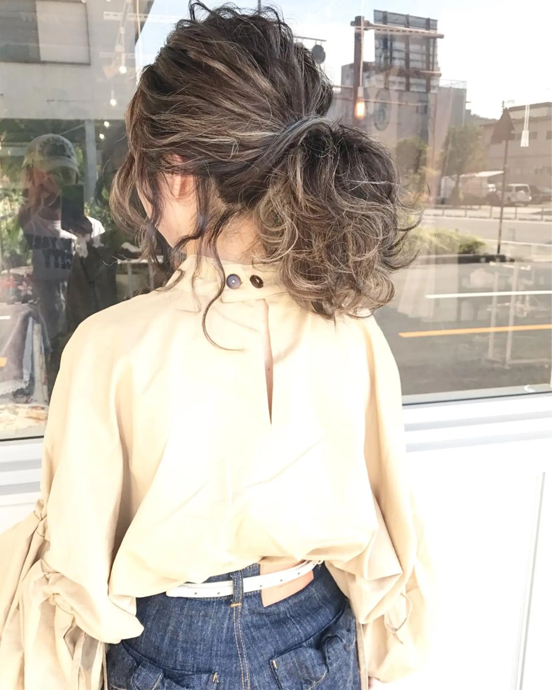 ミディアム カラー ヘアアレンジ アッシュ グラデーションカラー ハイライトカラー ハイライト おくれ毛 Mariana/ 鶴原-ハイライトのヘアスタイル