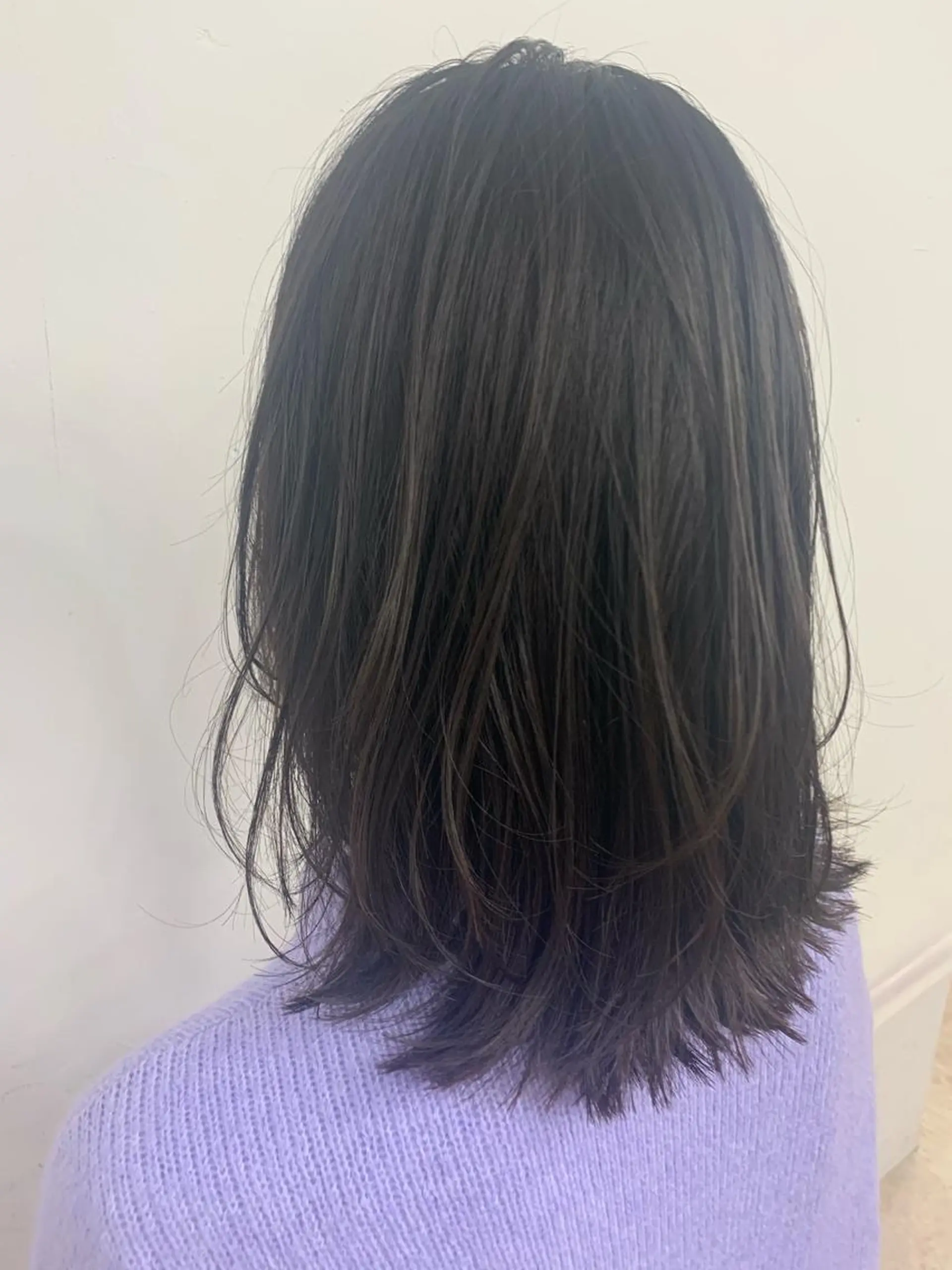 ミディアム ミディアムレイヤー レイヤーカット ヘアカラー トリートメント chama レイヤーカットのヘアスタイル
