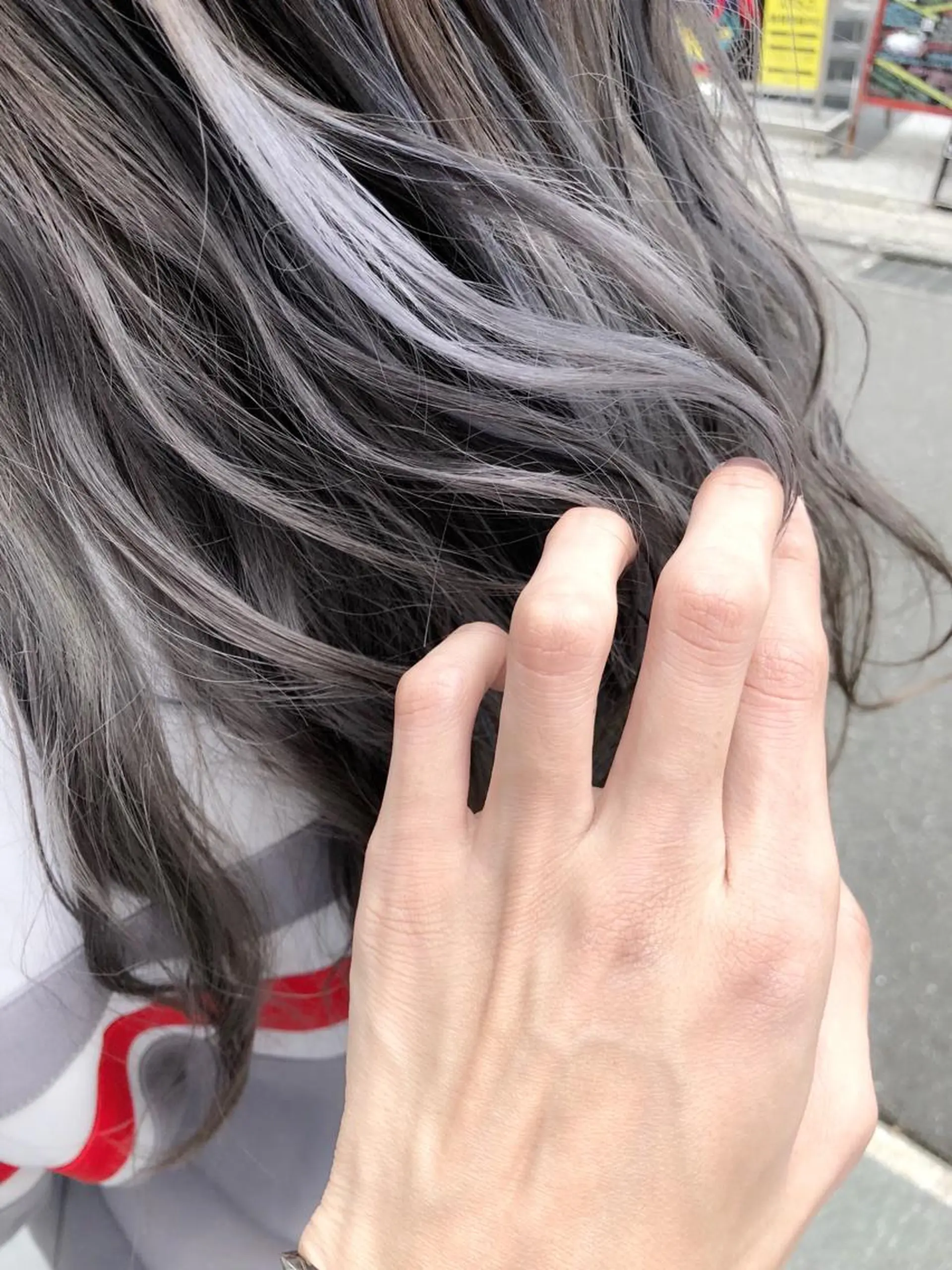 セミロング カラー アッシュ ホワイトアッシュ カット ヘアカラー トリートメント 原宿サロン代表 デザインカラー伊藤卓のヘアスタイル