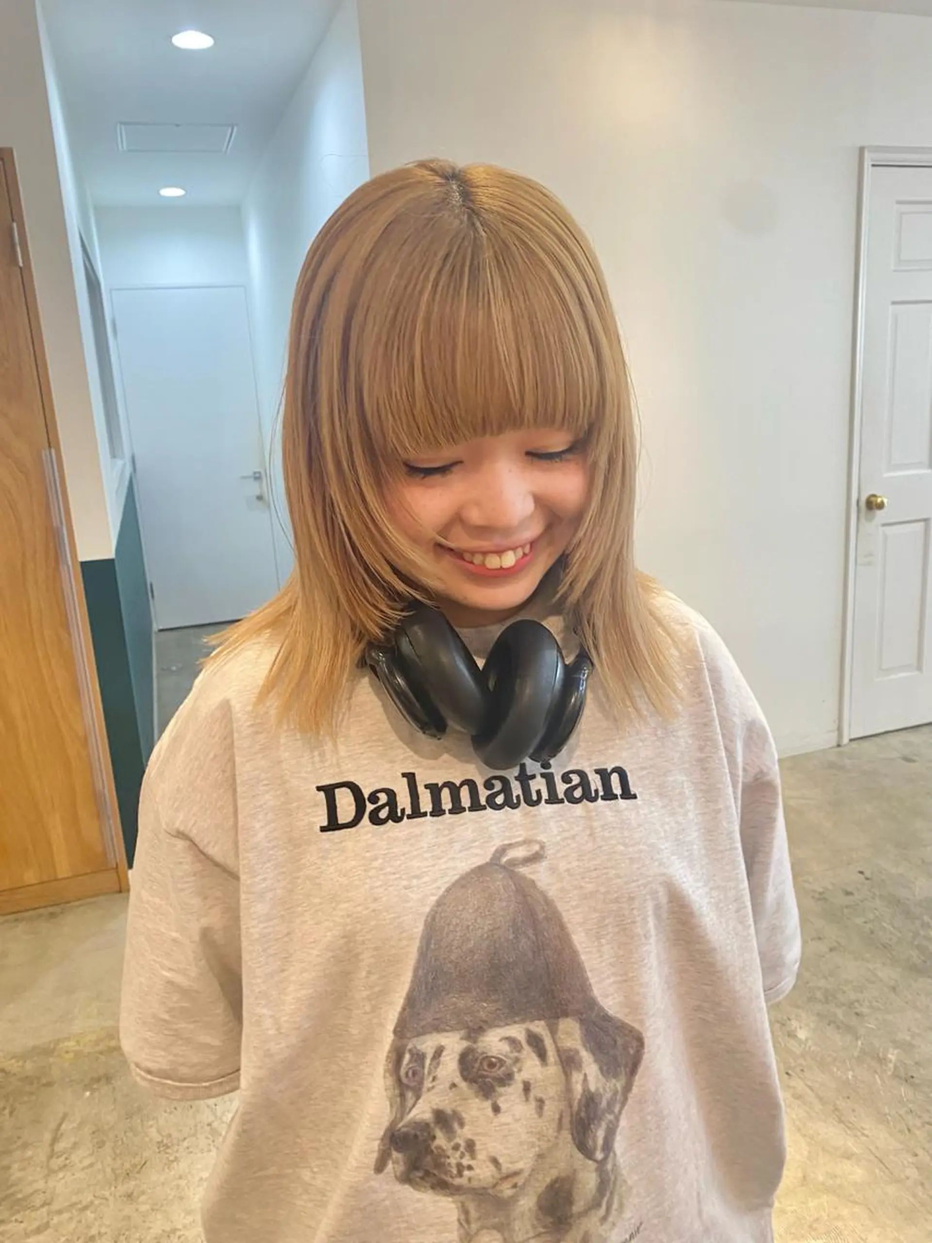 ミディアム 顔まわりレイヤー 顔周りカット レイヤーカット 聖斗 /ハイトーン/パーマのヘアスタイル