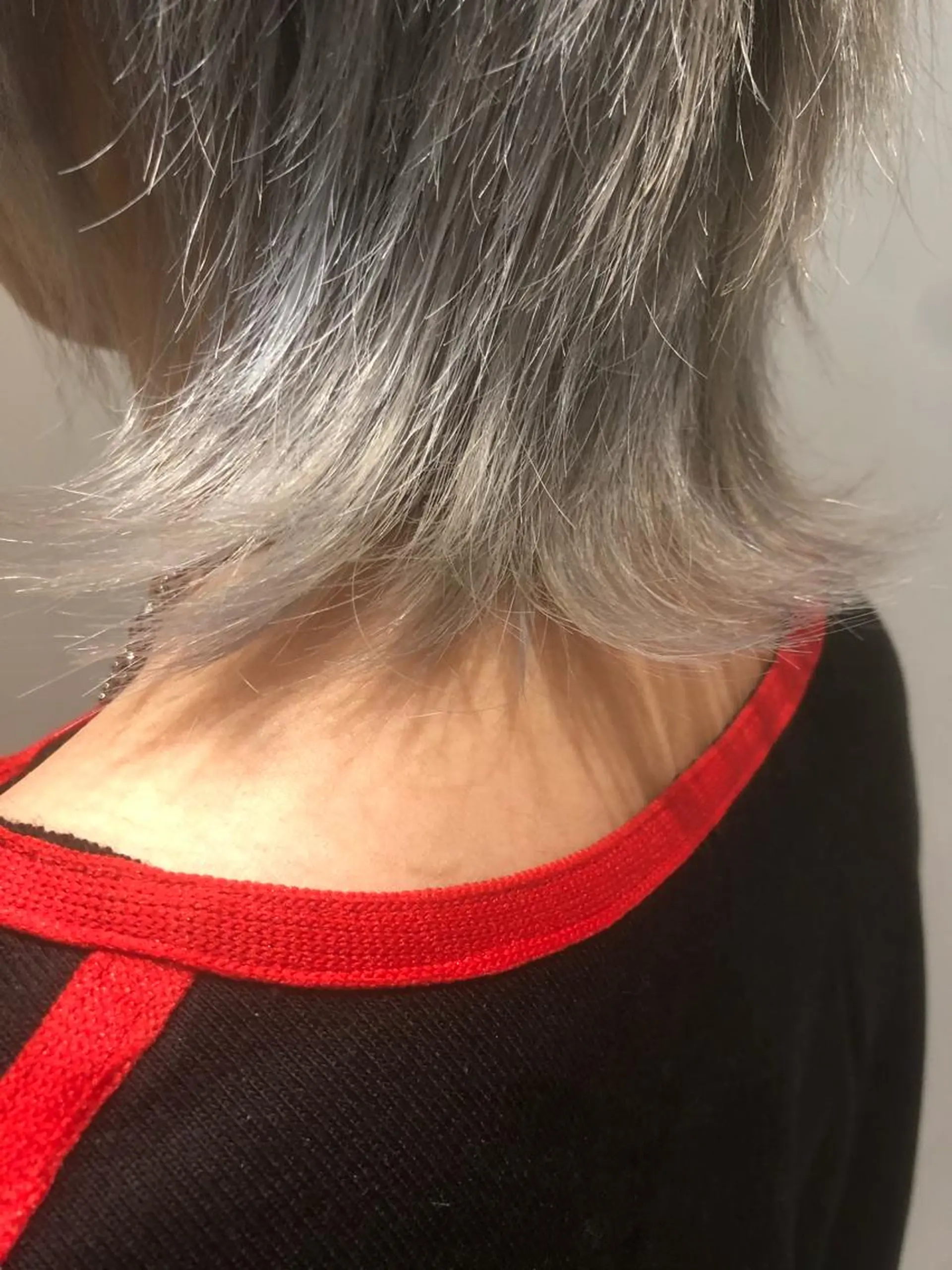 ショート カラー ブリーチ ワタナベ テルマサのヘアスタイル