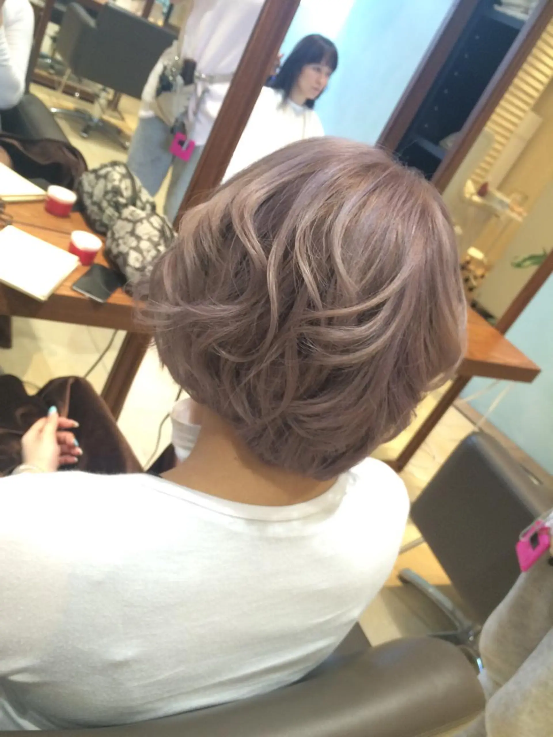 ショート カラー パープルカラー 佐々木 好乃のヘアスタイル